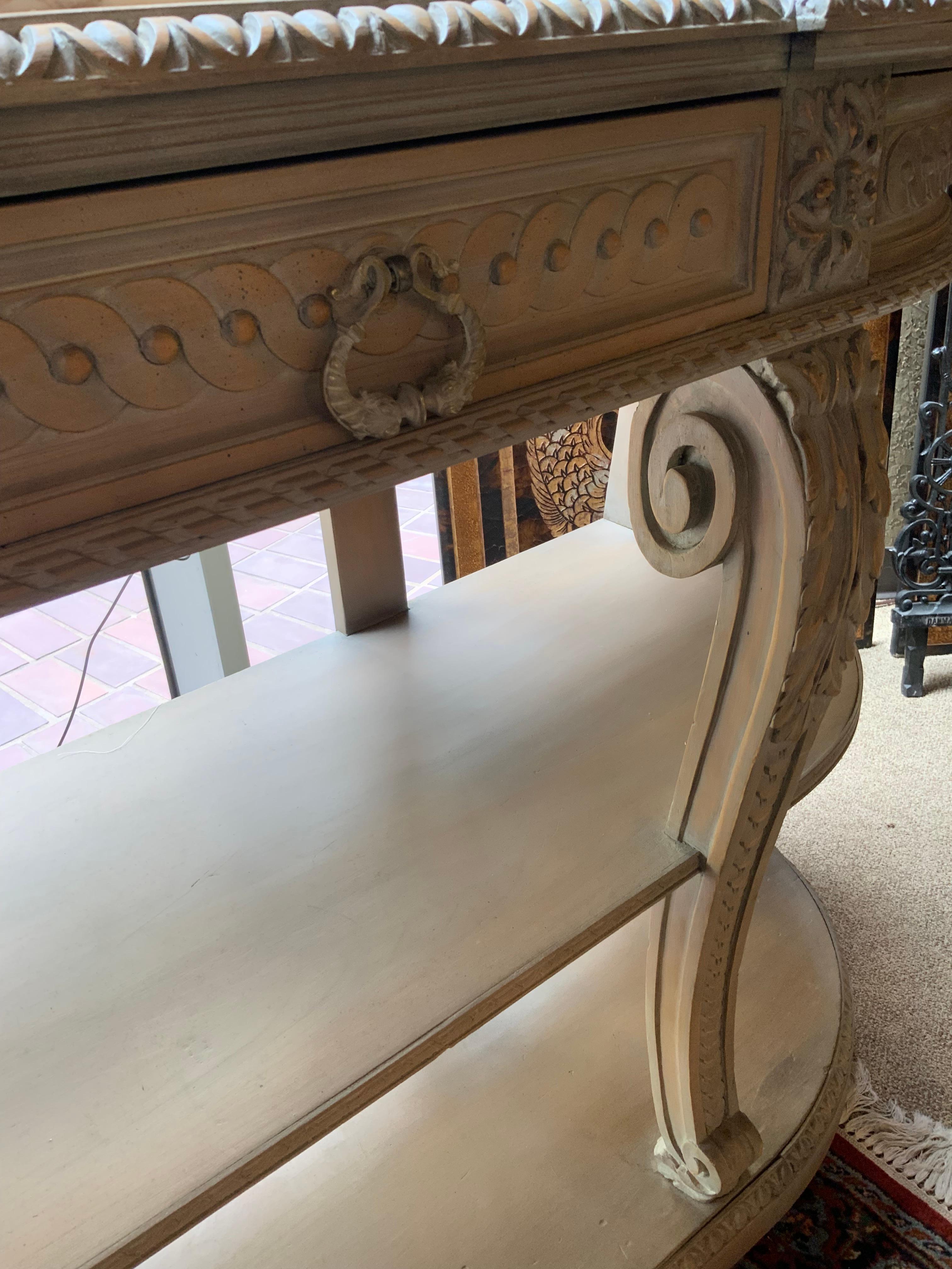Aparador/armario pintado de estilo francés en Excelente estado para la venta en Houston, TX