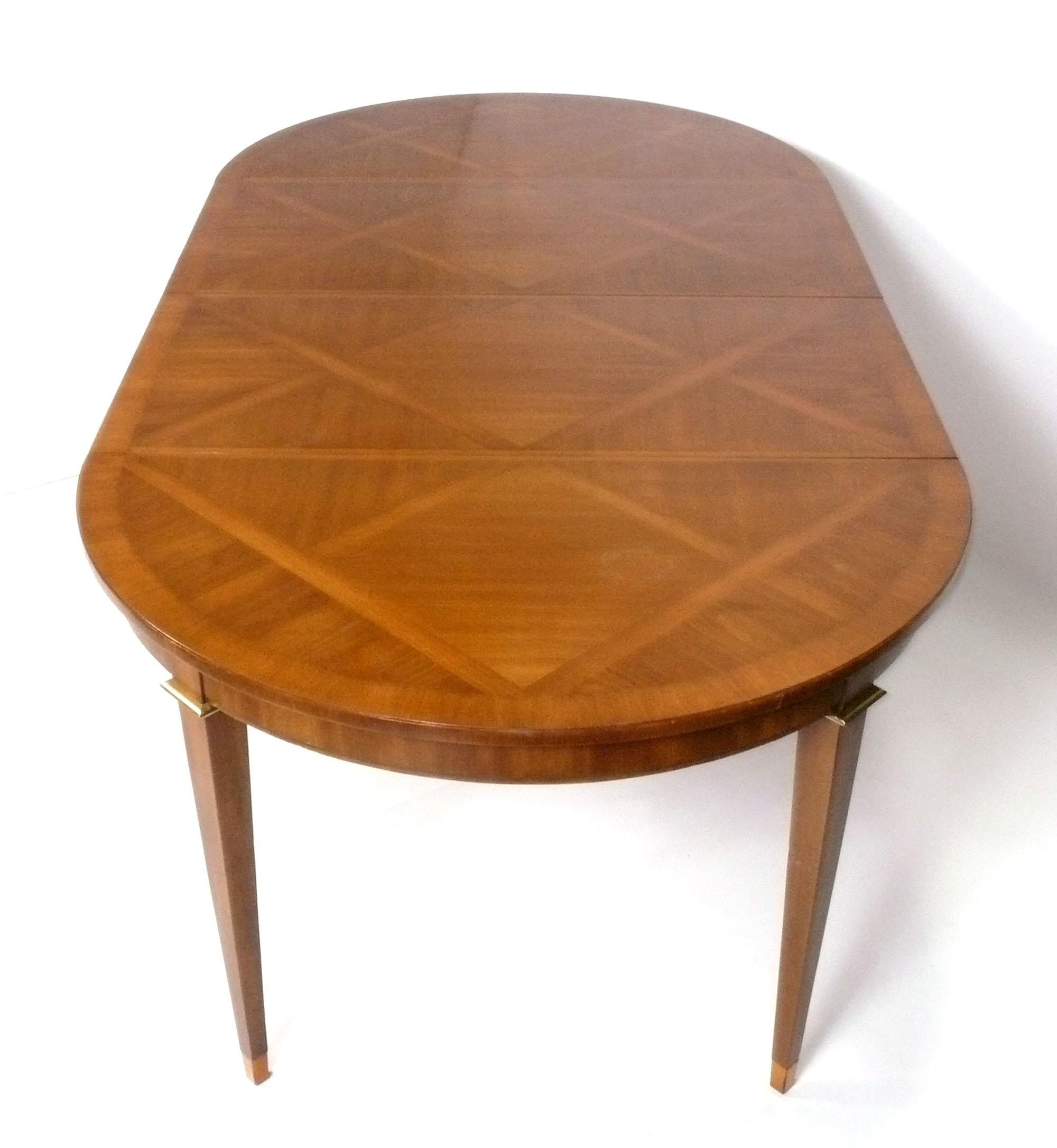 Mesa de comedor o de juego de parquet de estilo francés Asientos para 4-8 personas o más Regencia de Hollywood en venta
