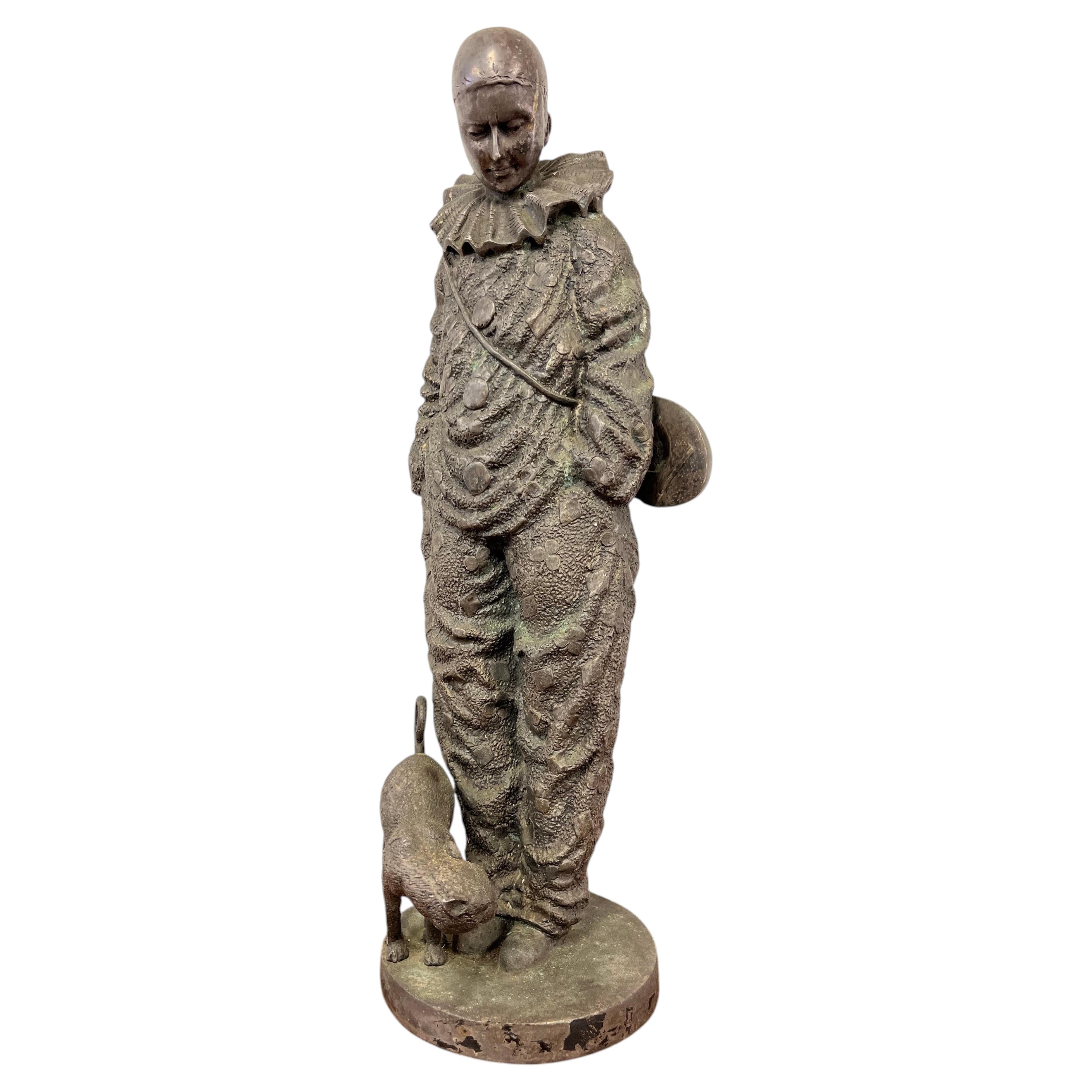 Scultura di Pierrot in stile francese con finitura in bronzo in vendita