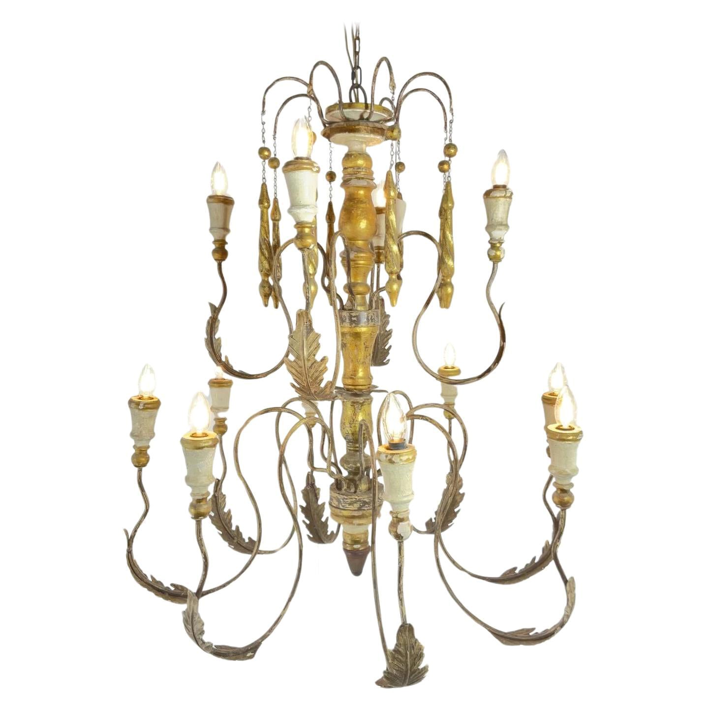 Französische Lampe aus polychromem Holz und Eisen in antikisierter Ausführung im Angebot