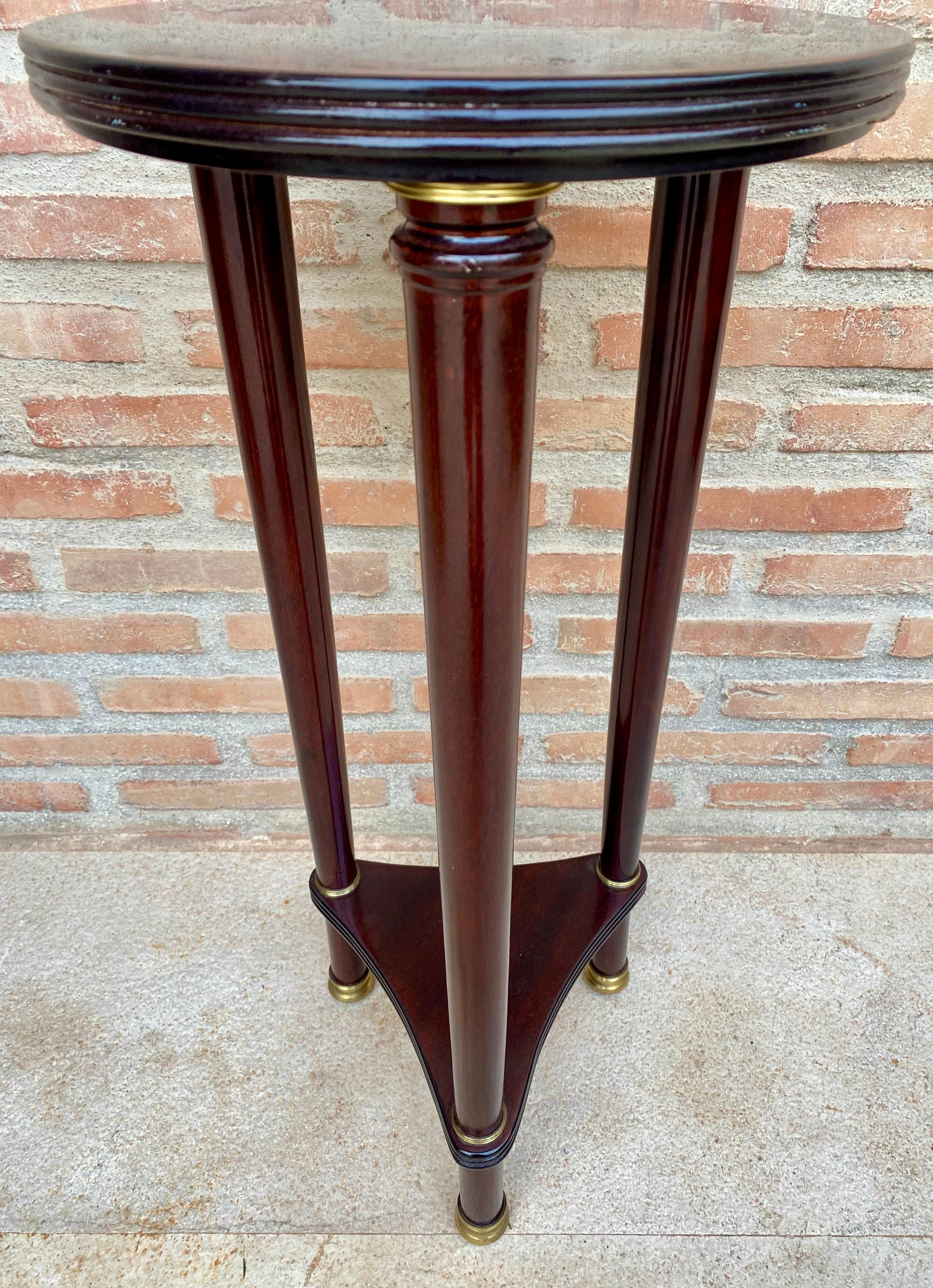 XX secolo Tavolo con piedistallo rotondo in Wood in stile francese o portapiante, anni '50 in vendita
