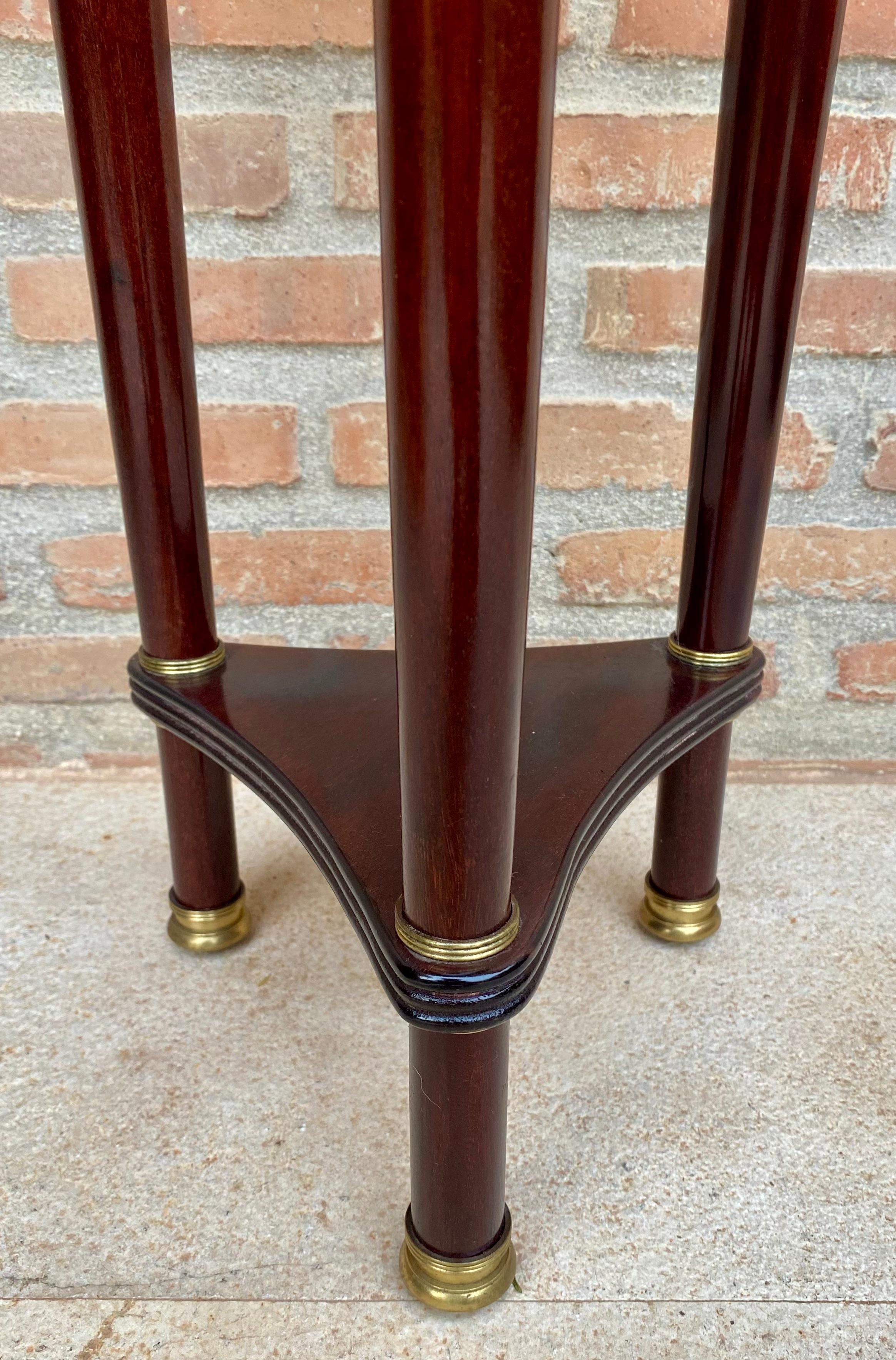 Noce Tavolo con piedistallo rotondo in Wood in stile francese o portapiante, anni '50 in vendita