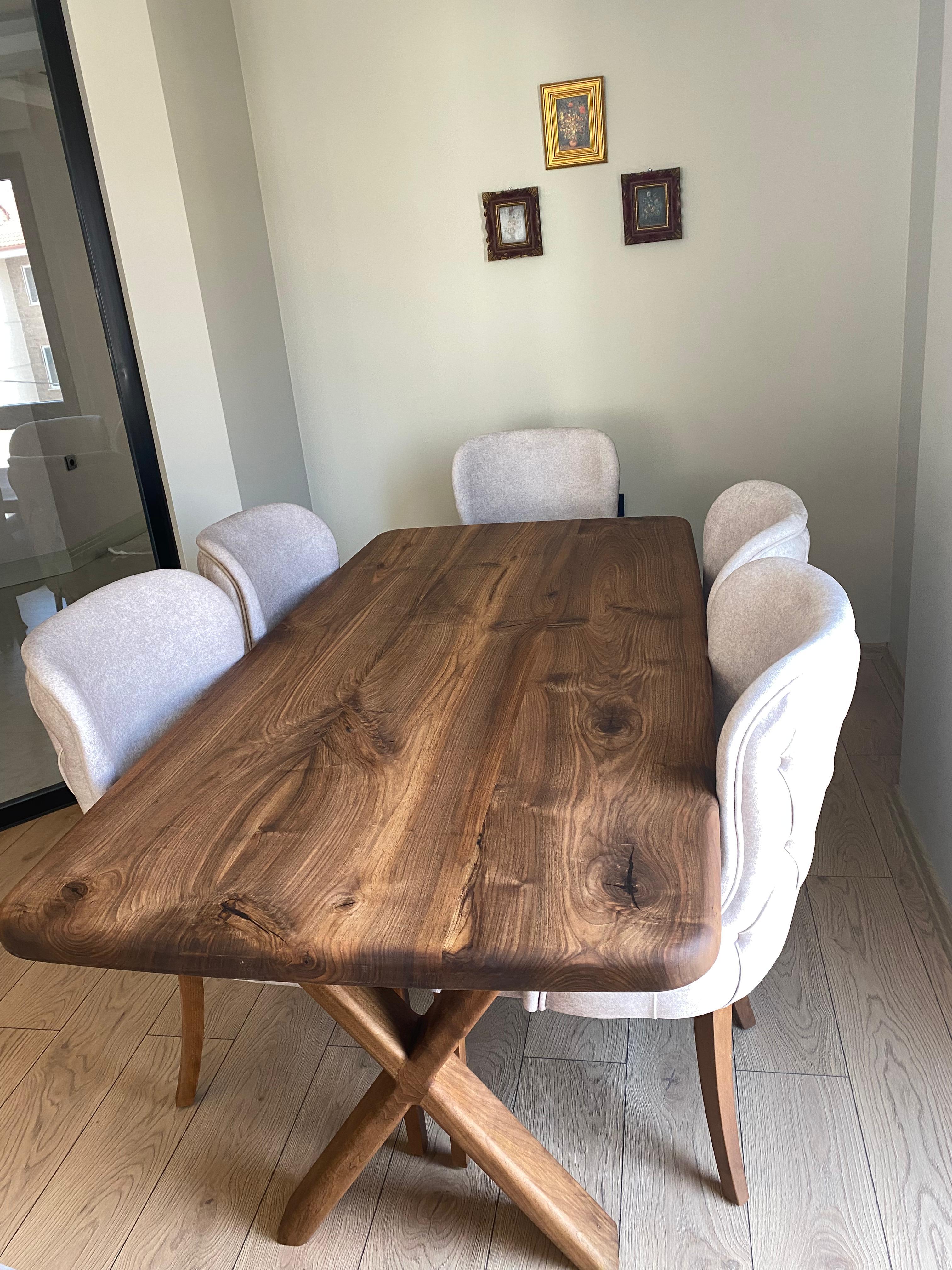 Esstisch aus Nussbaumholz mit abgerundeten Kanten im französischen Stil – Wohnzimmertisch aus Holz im Zustand „Neu“ im Angebot in İnegöl, TR