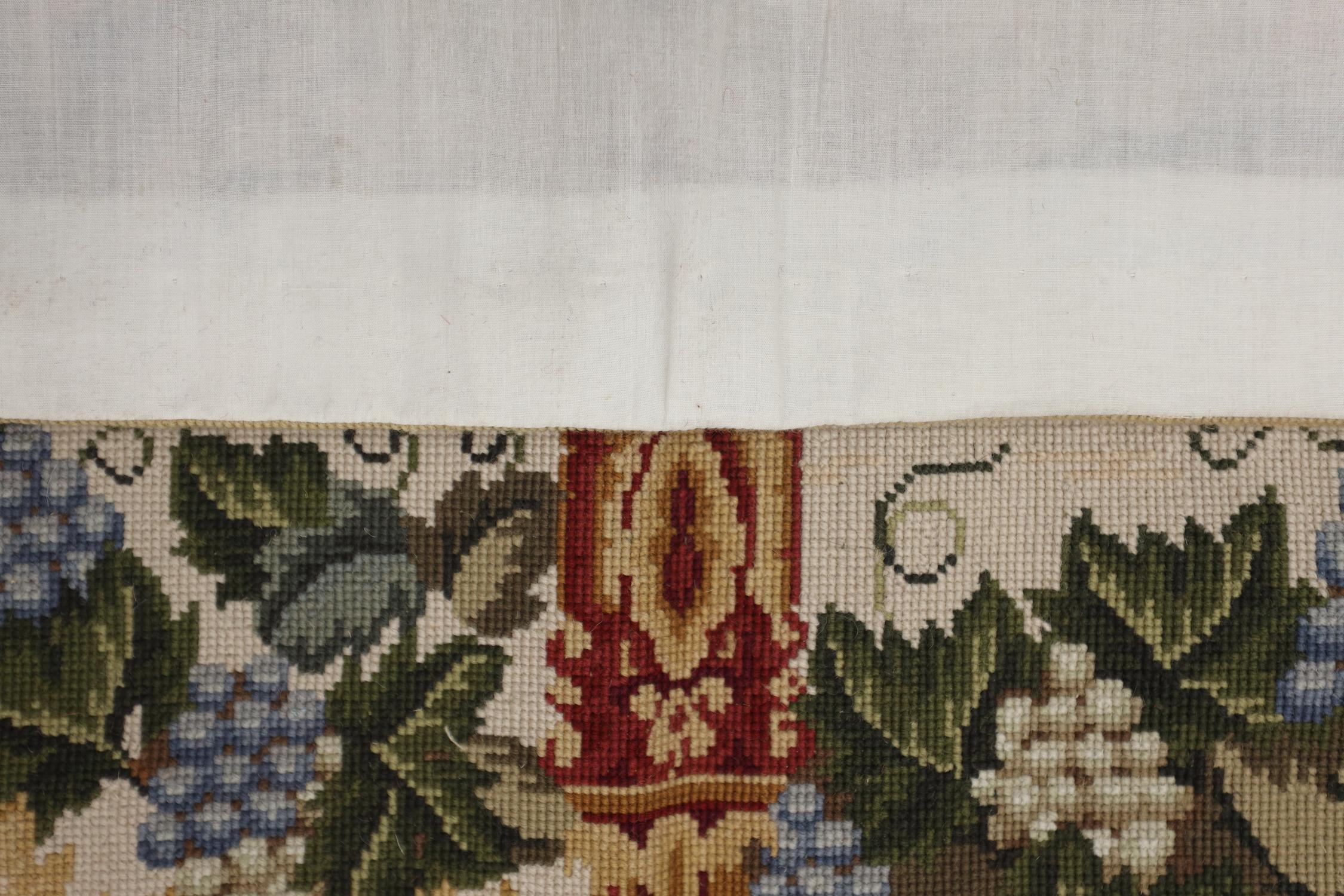 Tapis en textile de laine de style français à motifs décoratifs muraux en tapisserie Neuf - En vente à Hampshire, GB