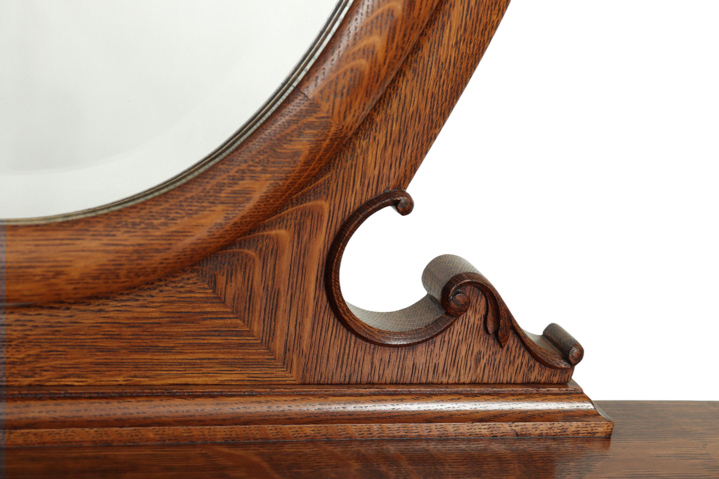 French Style Tiger Oak Vanity Table In Good Condition In Bradenton, FL