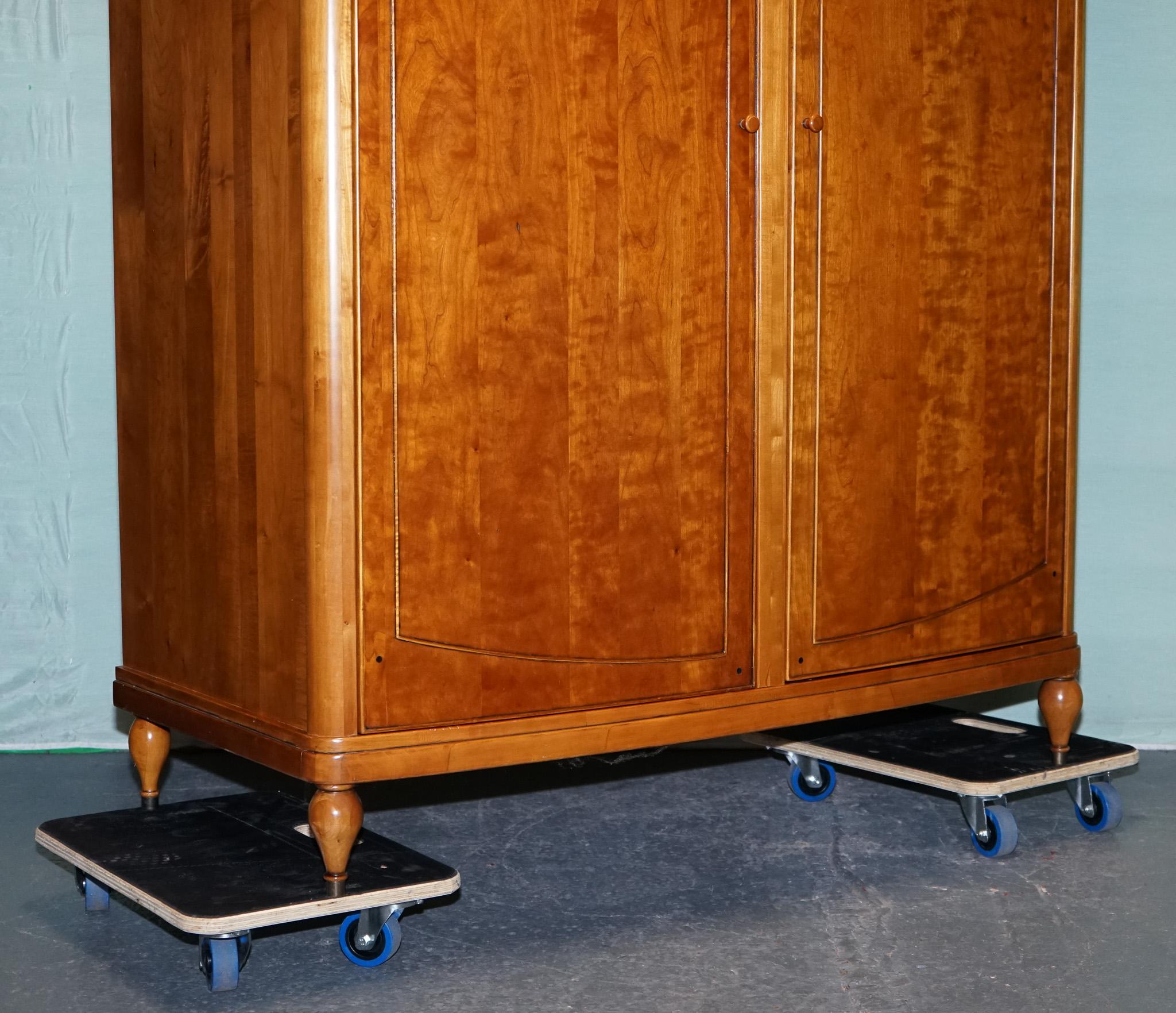FRANZÖSISCHER STIL WILLIS & GAMBIER ROCHELLE COLLECTION DOPPELKLEIDERSCHRANK (Britisch) im Angebot