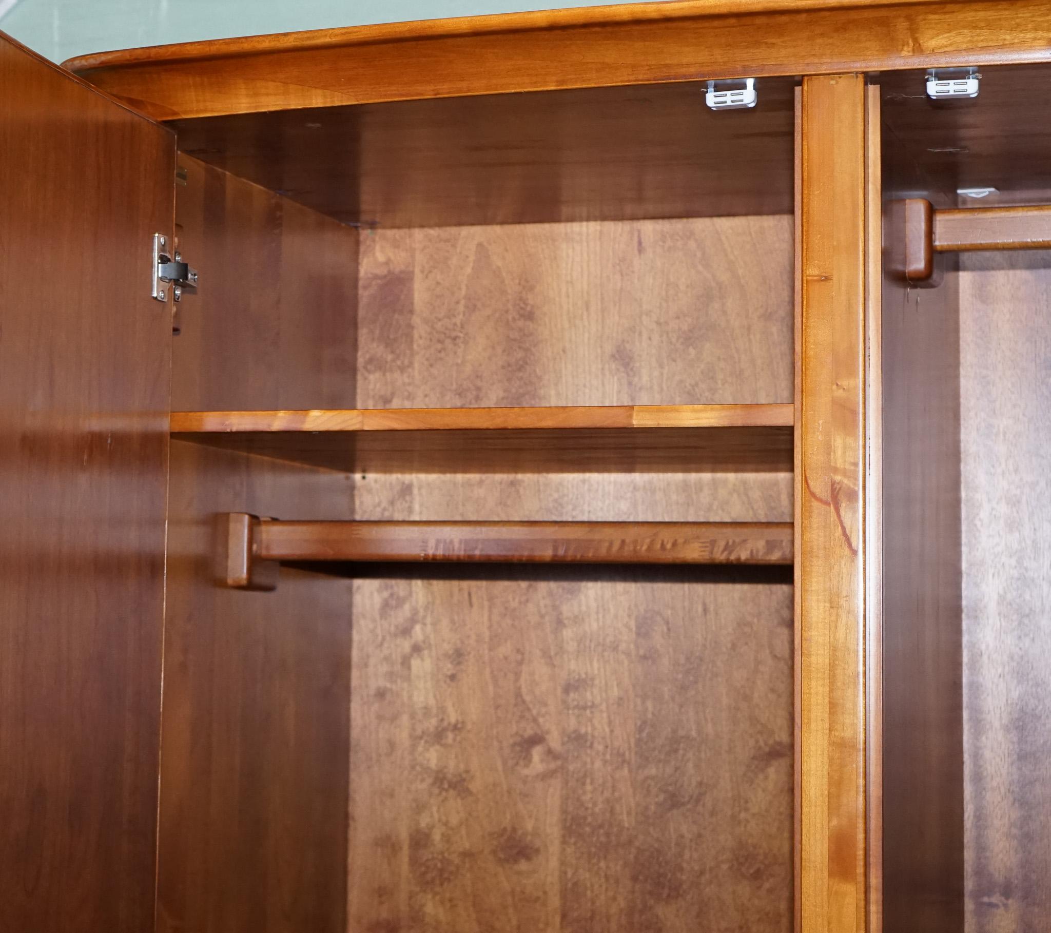 FRANZÖSISCHER STIL WILLIS & GAMBIER ROCHELLE COLLECTION DOPPELKLEIDERSCHRANK (20. Jahrhundert) im Angebot