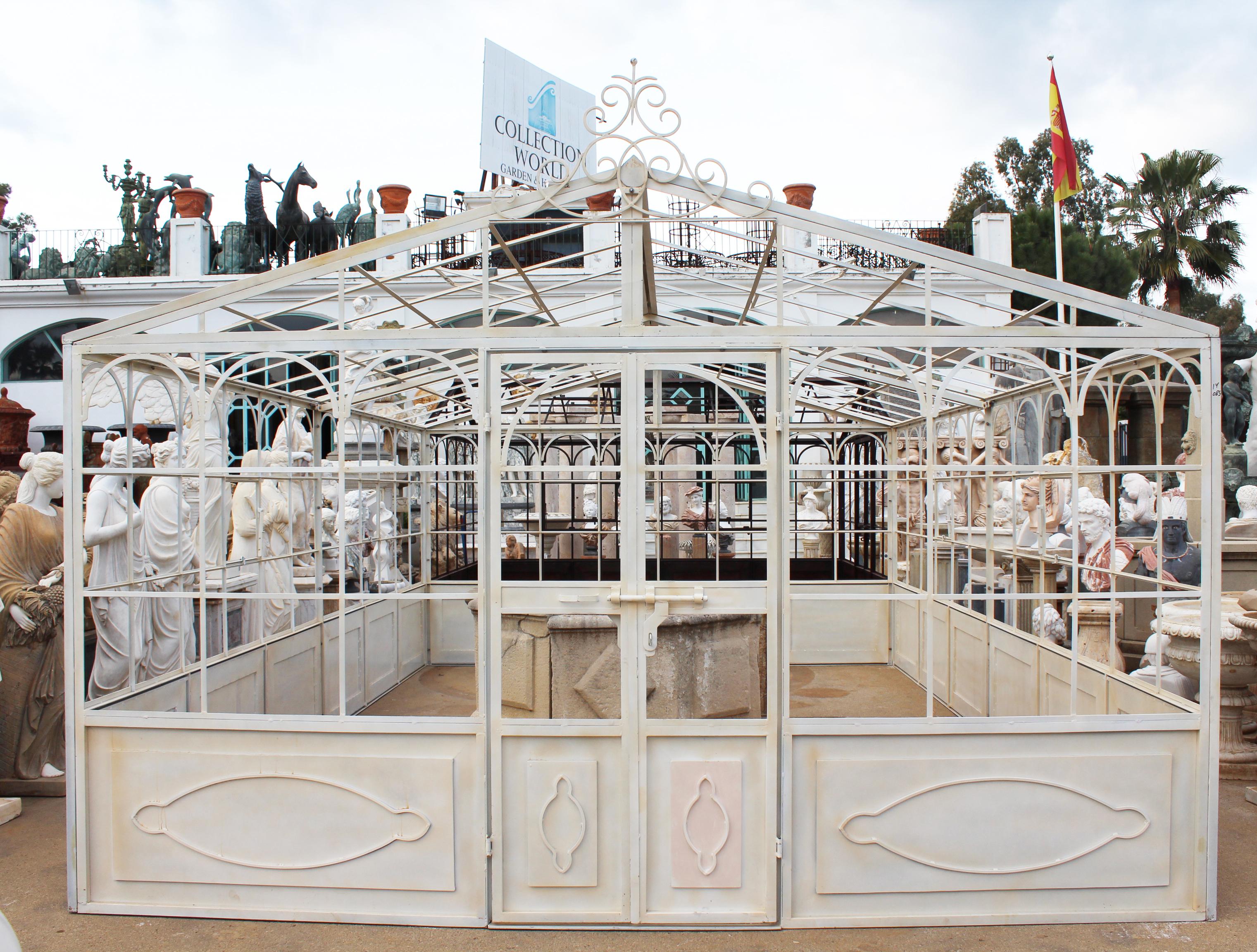 French Style Wrought Iron Greenhouse with Door and Windows in White Color In Good Condition For Sale In Marbella, ES