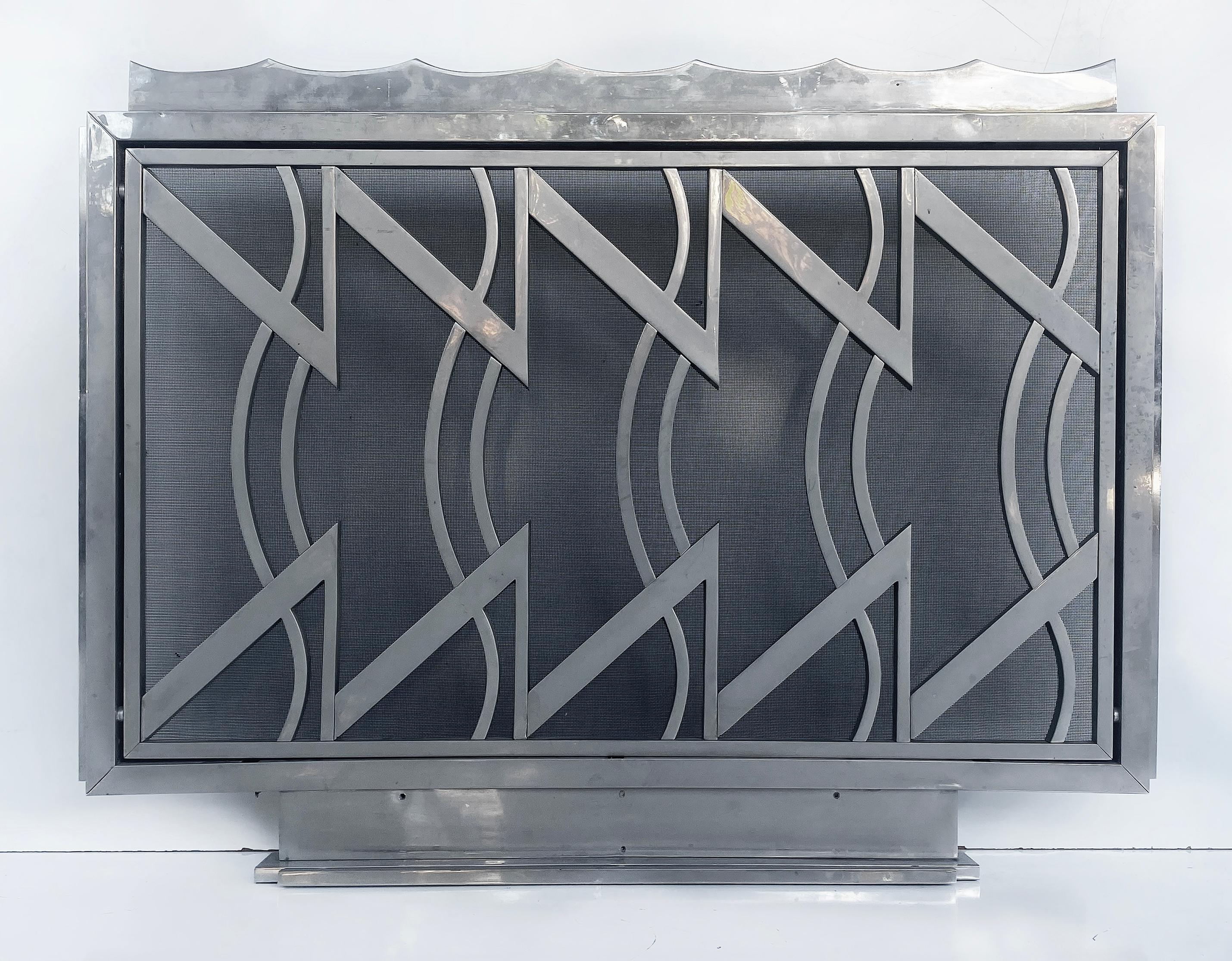 Französischer stilisierter Art-déco-Kaminschirm, Französische Riviera-Akquisition (Aluminium) im Angebot