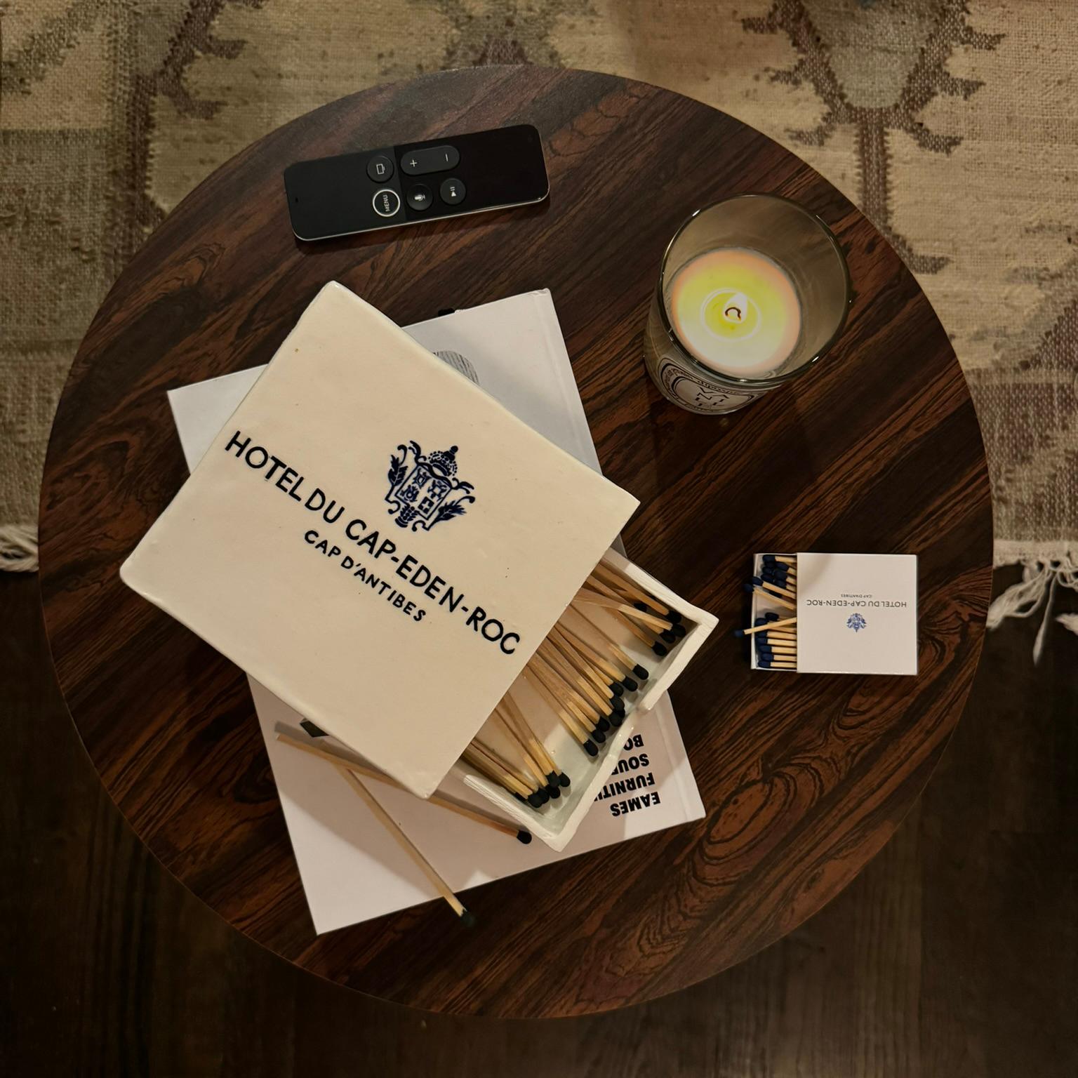 French Hotel du Cap Large Ceramic Matchbox

Discover the perfect blend of sophistication and utility with this large ceramic matchbox, inspired by the iconic French Hotel du Cap. This elegant piece not only serves as a functional matchbox but also