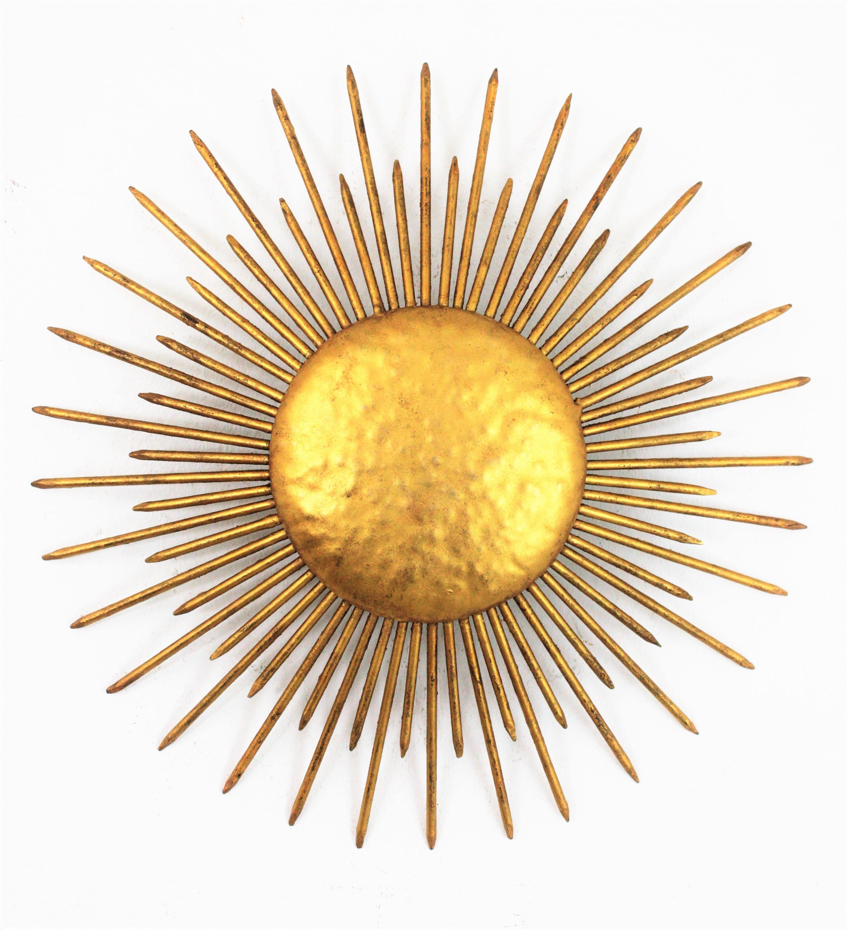 French Sunburst Ceiling Flush Mount or Wall Light, Gilt Iron and Nail Details In Good Condition In Barcelona, ES