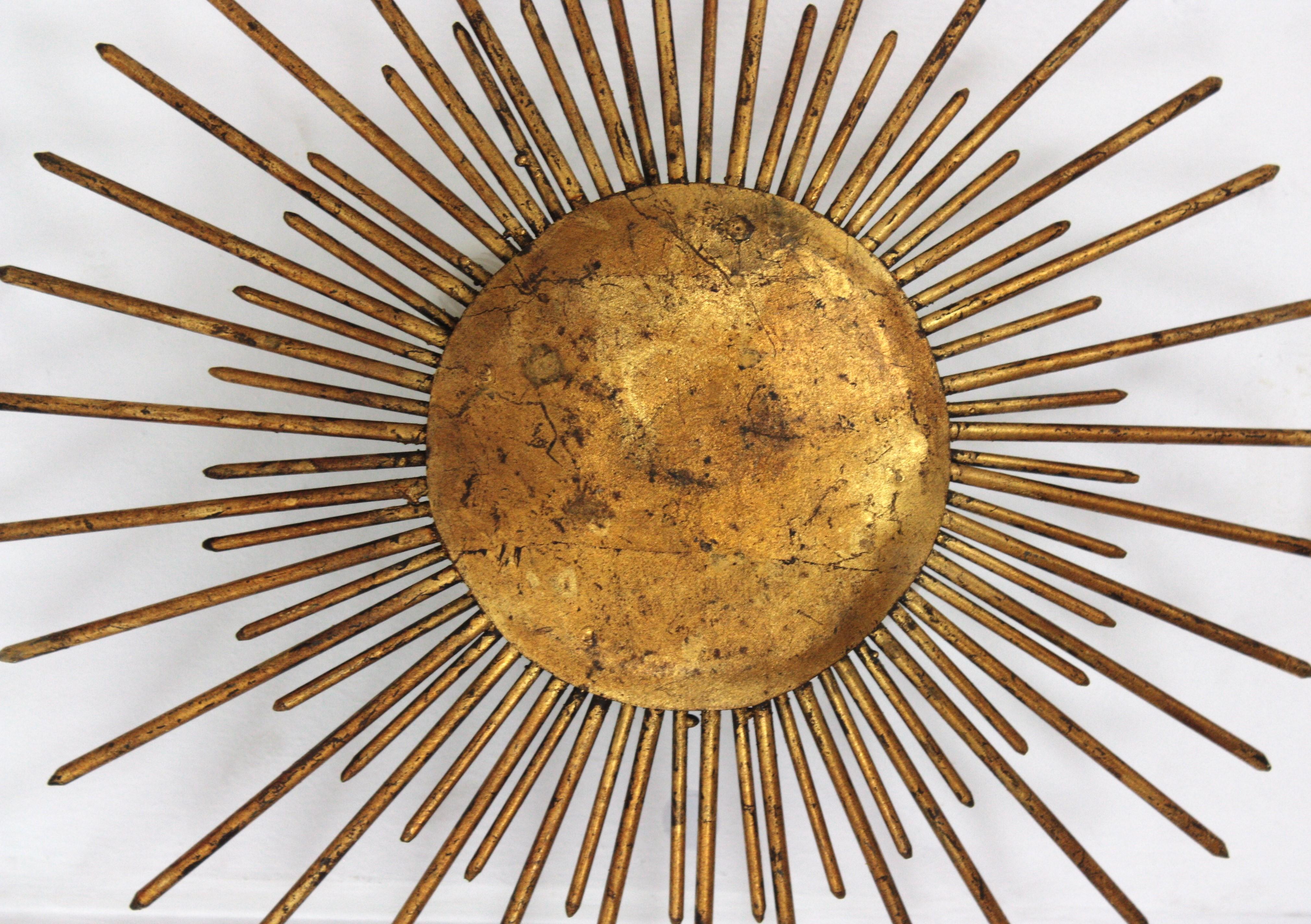 French Sunburst Ceiling Light Fixture in Gilt Wrought Iron, 1940s For Sale 5