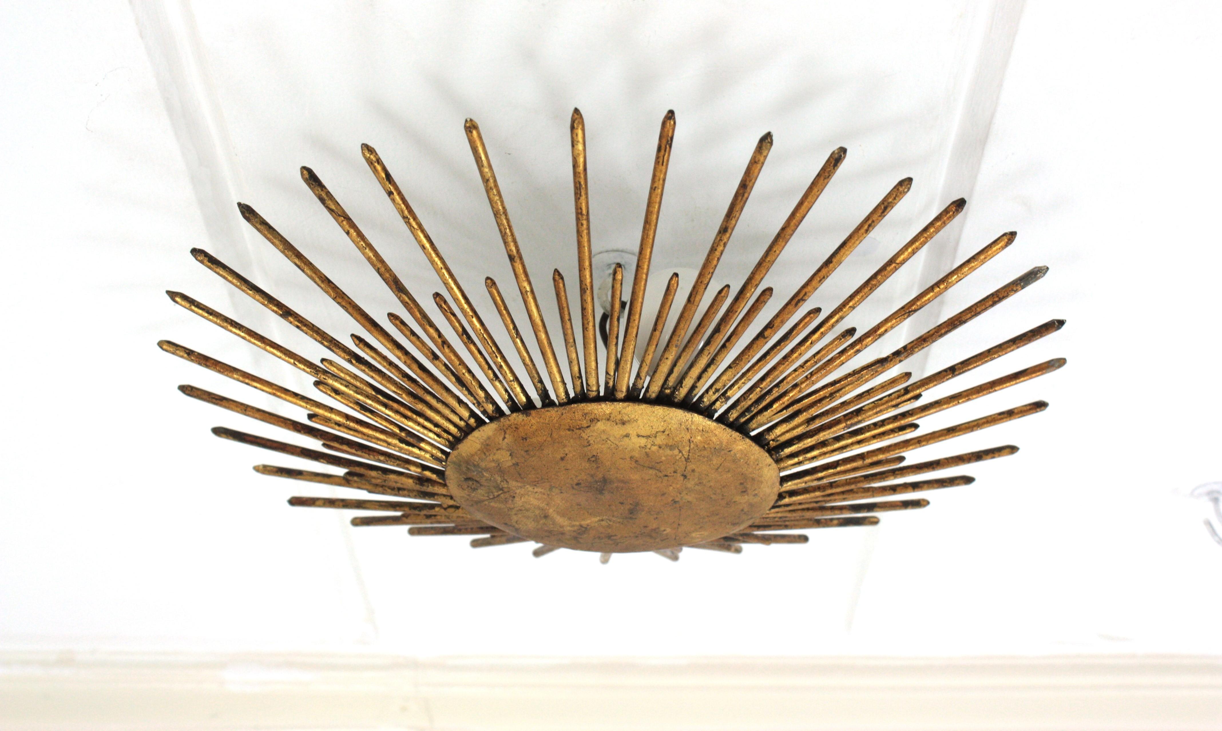 French Sunburst Ceiling Light Fixture in Gilt Wrought Iron, 1940s For Sale 10