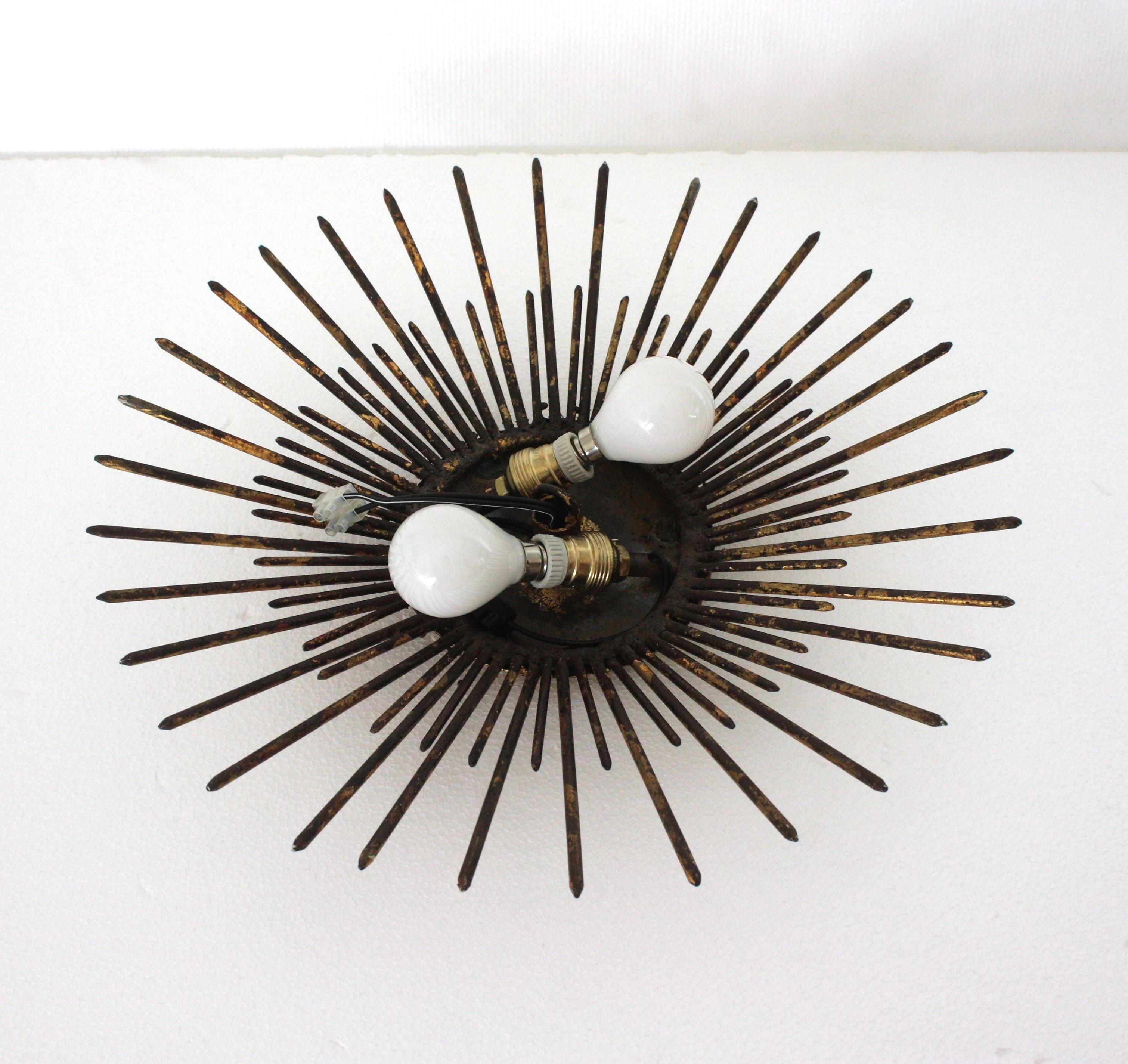 French Sunburst Ceiling Light Fixture in Gilt Wrought Iron, 1940s For Sale 11