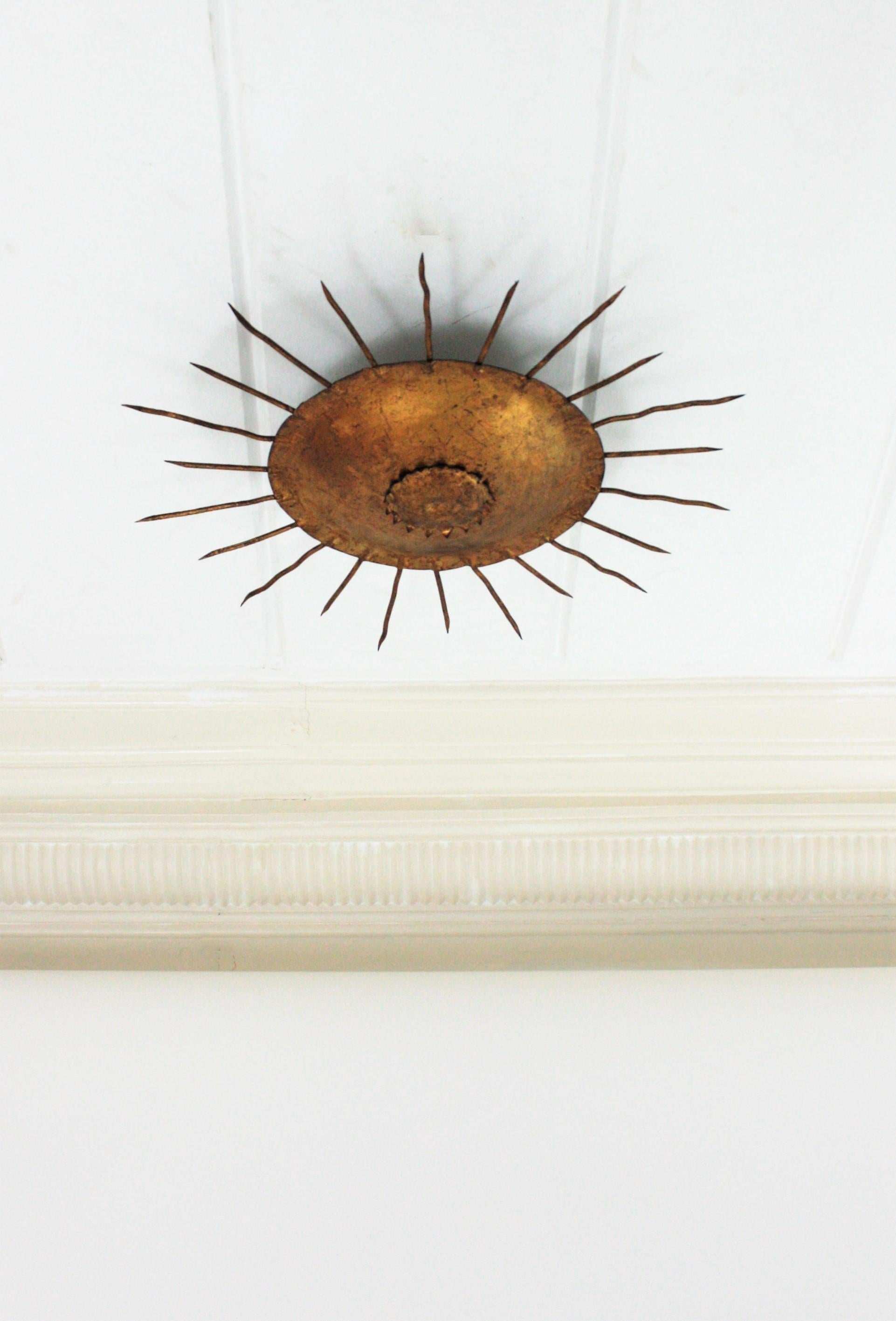 French Sunburst Ceiling Light Fixture in Gilt Wrought Iron, 1940s In Good Condition In Barcelona, ES