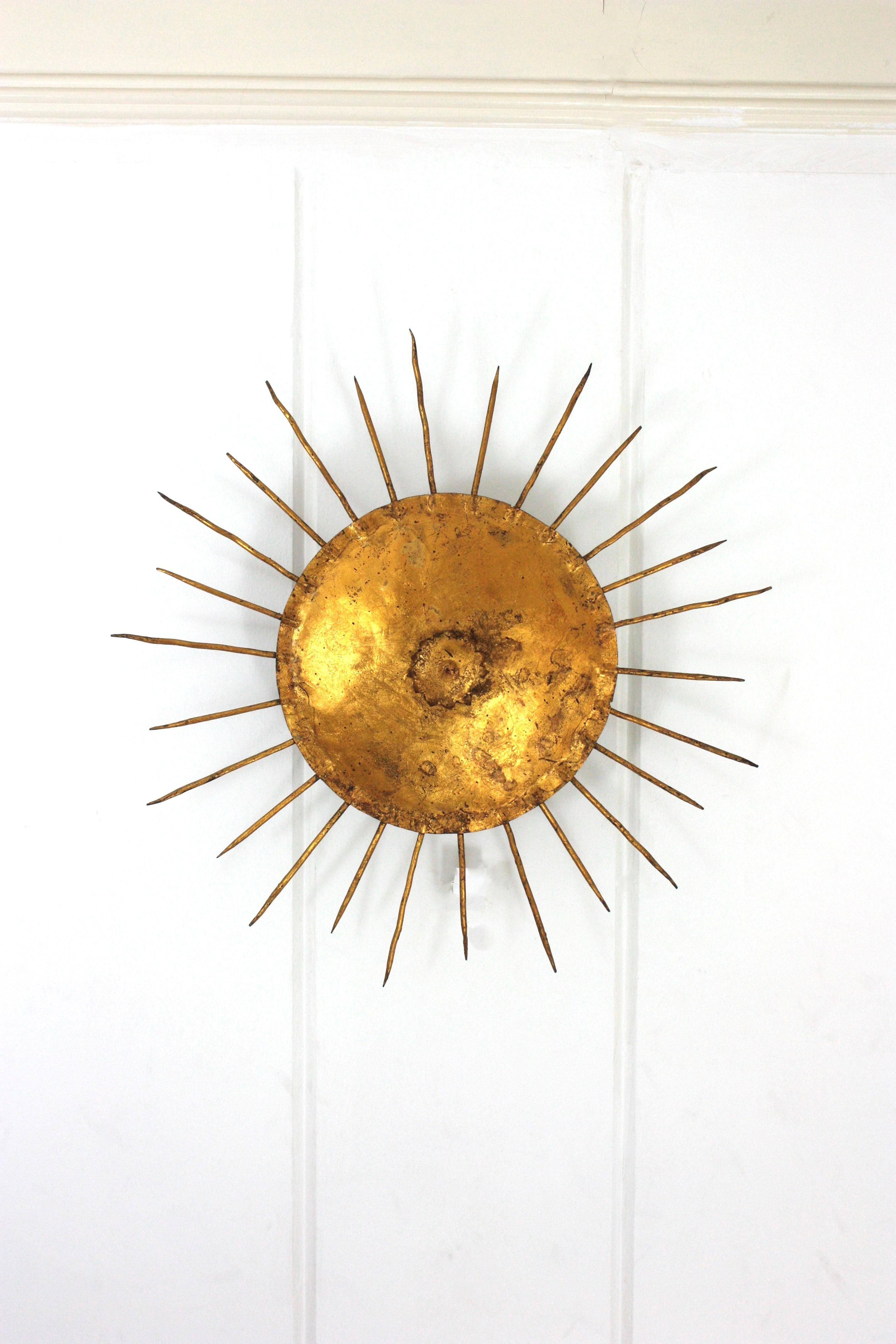 French Sunburst Ceiling Light Fixture in Gilt Wrought Iron For Sale 5