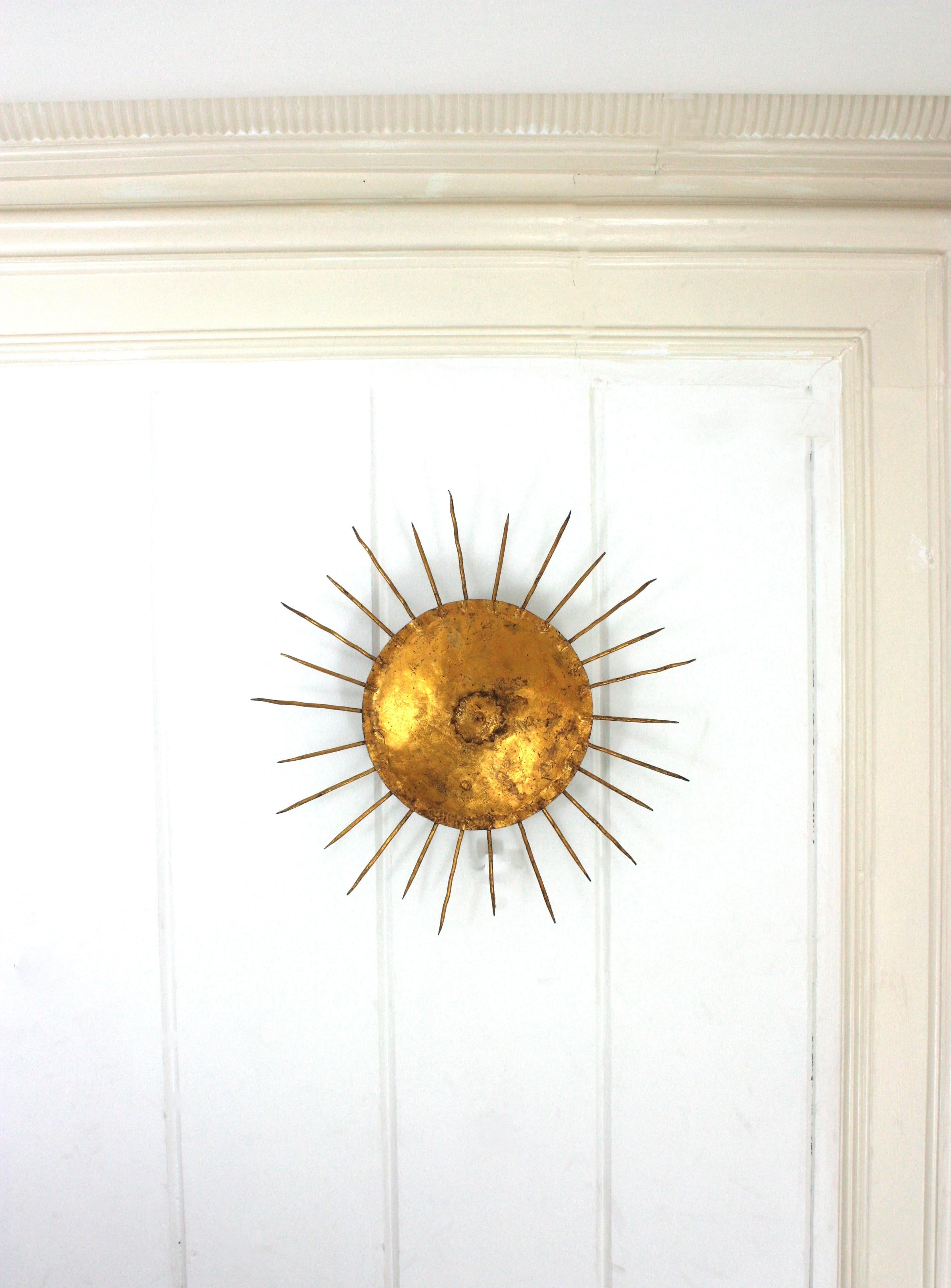 French Sunburst Ceiling Light Fixture in Gilt Wrought Iron For Sale 7
