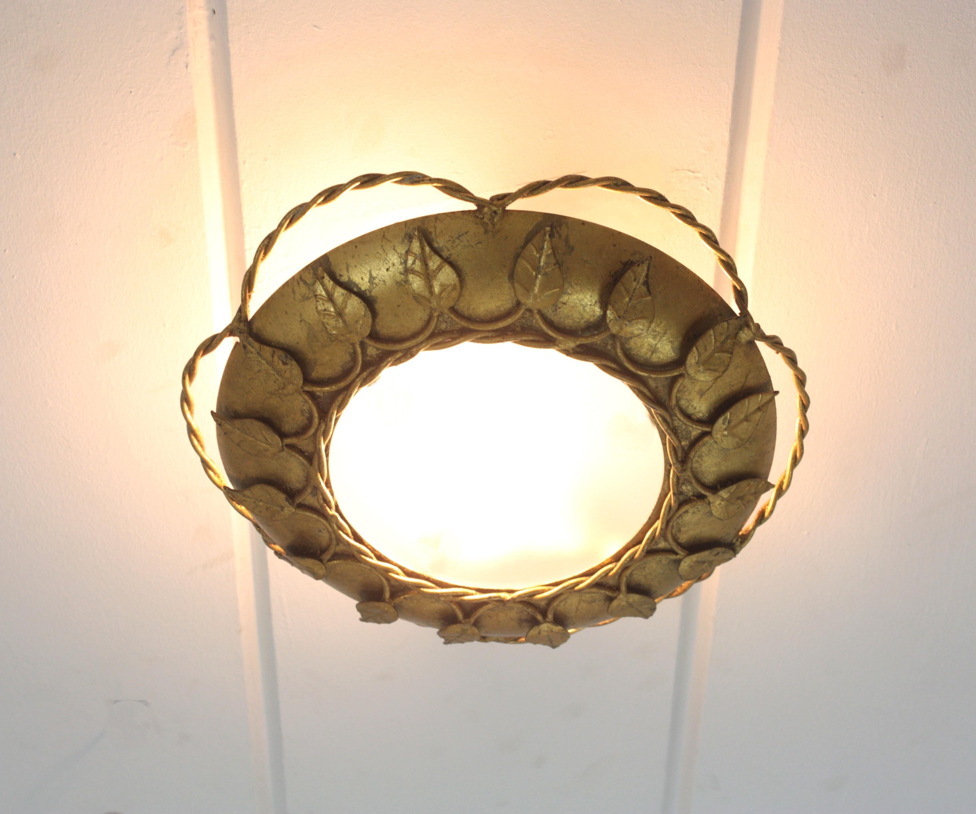 Französische Sunburst Flower Leuchte aus vergoldetem Eisen, 1950er Jahre im Angebot 3