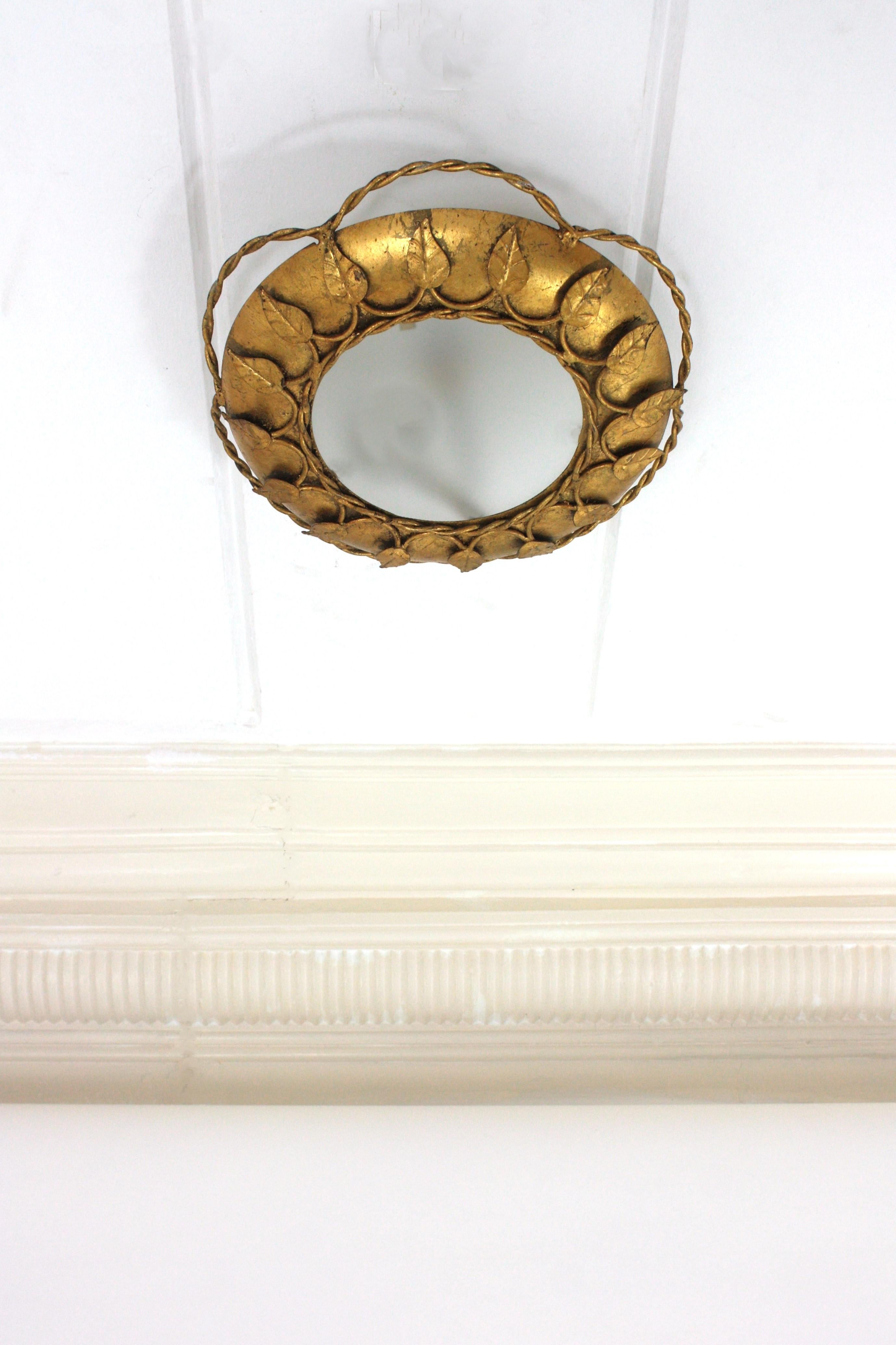 Französische Sunburst Flower Leuchte aus vergoldetem Eisen, 1950er Jahre (Moderne der Mitte des Jahrhunderts) im Angebot