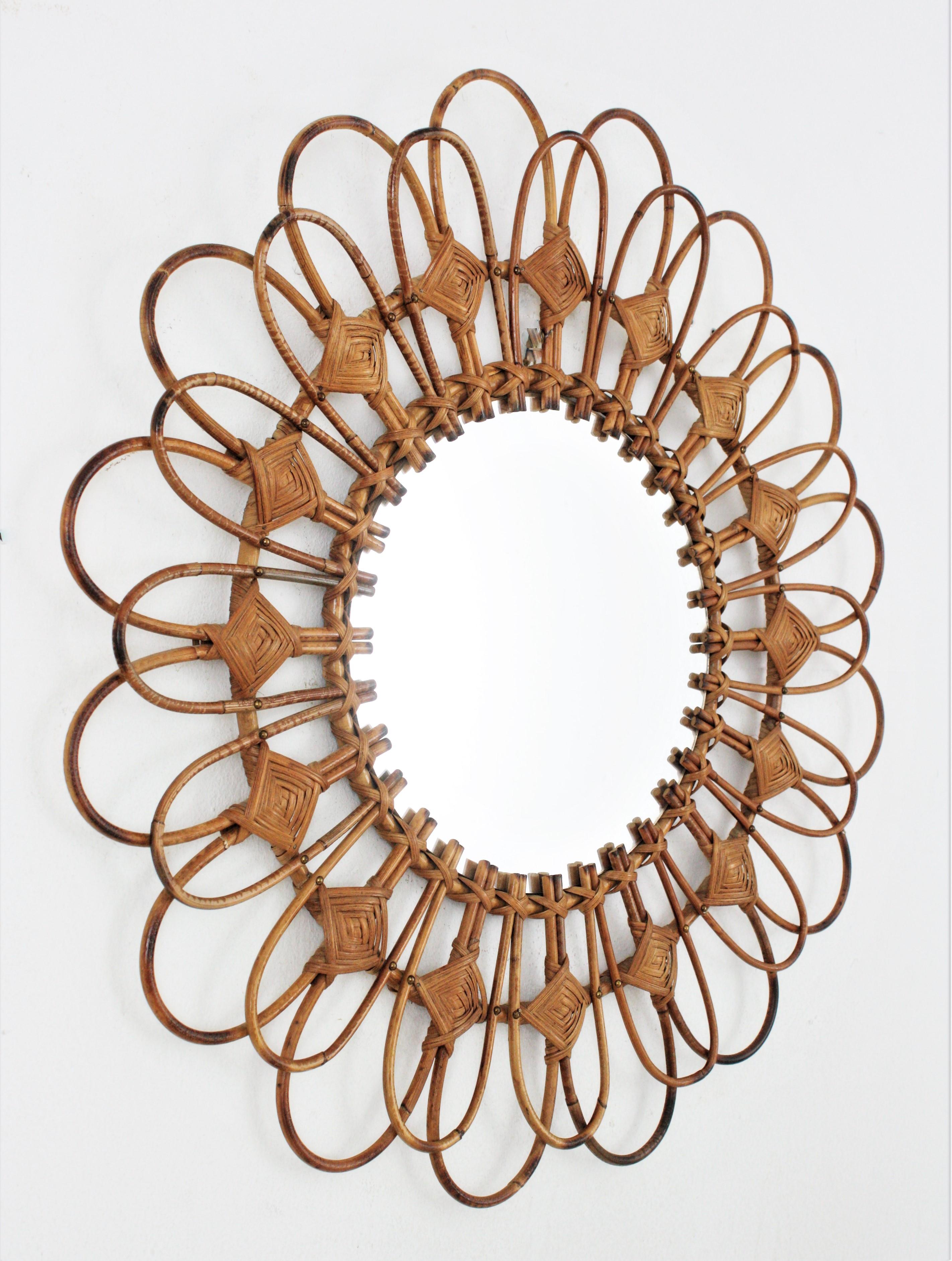 Français Miroir à soleil / miroir à fleurs en rotin, vers 1960 en vente