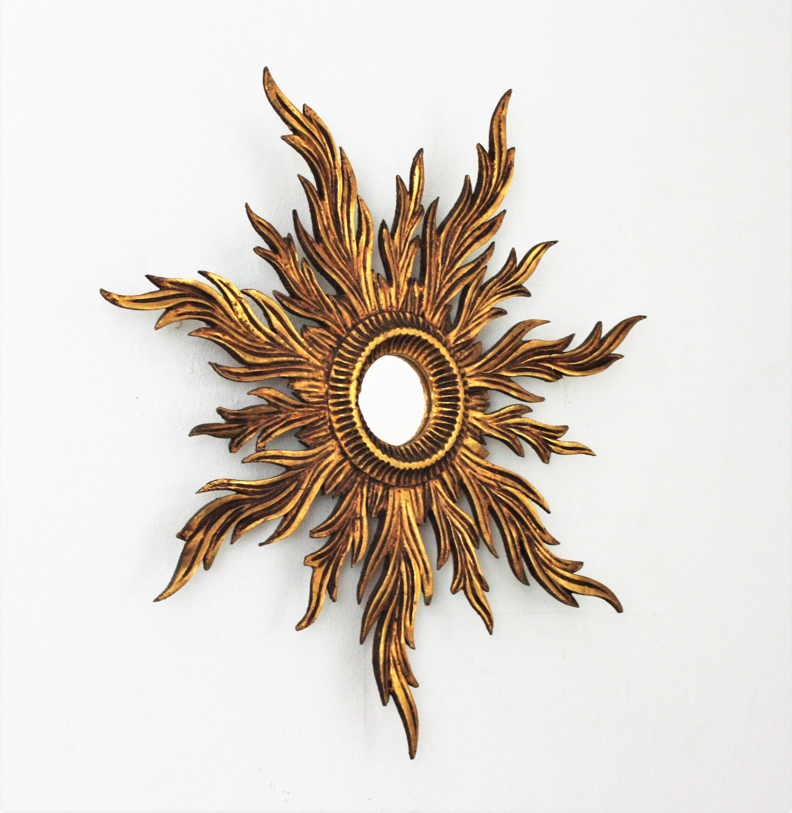 Hand-Carved French Sunburst Giltwood Mirror, Early 20th Century