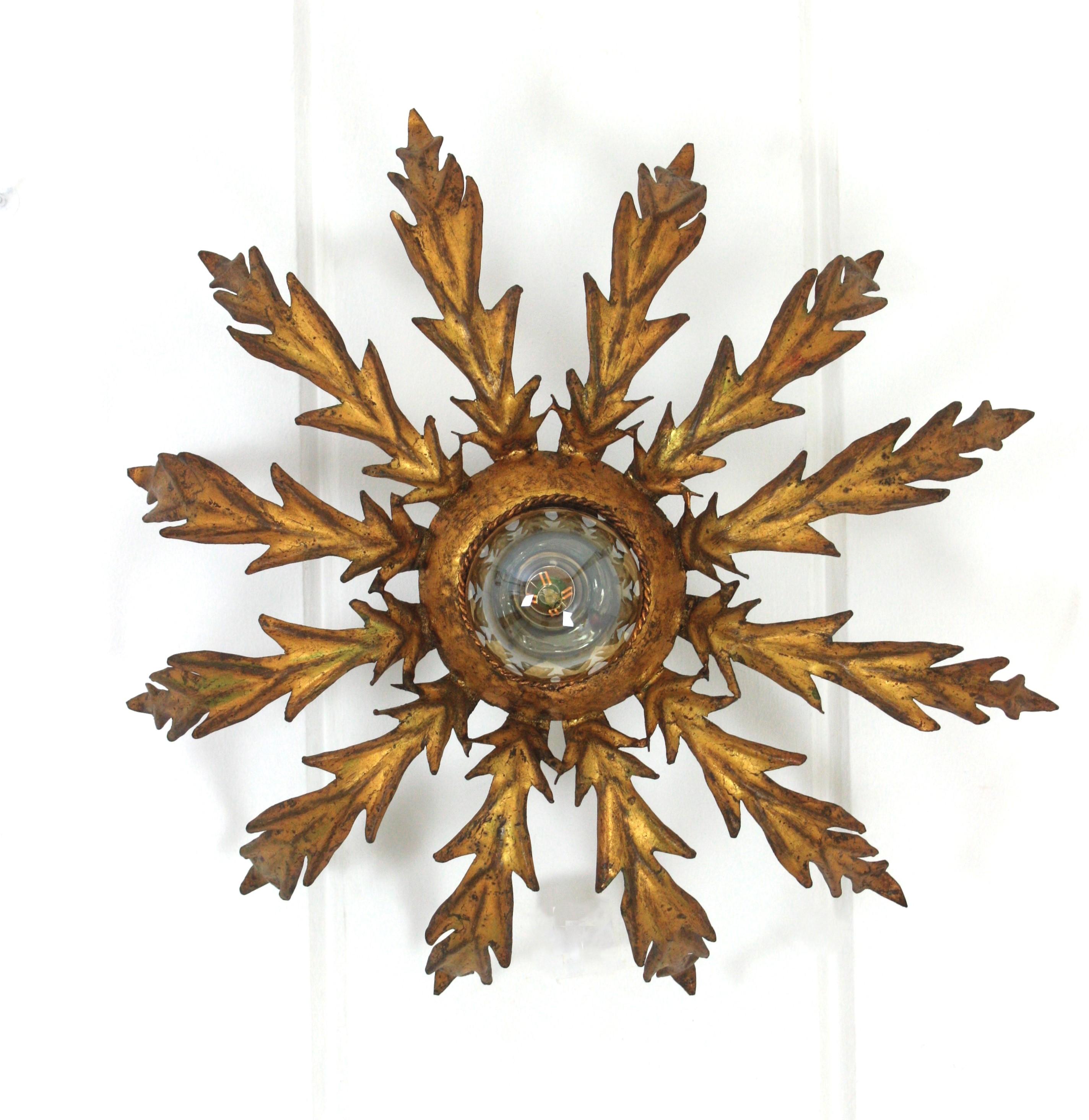 20th Century French Sunburst Leafed Ceiling Light Fixture in Gilt Iron, 1940s For Sale