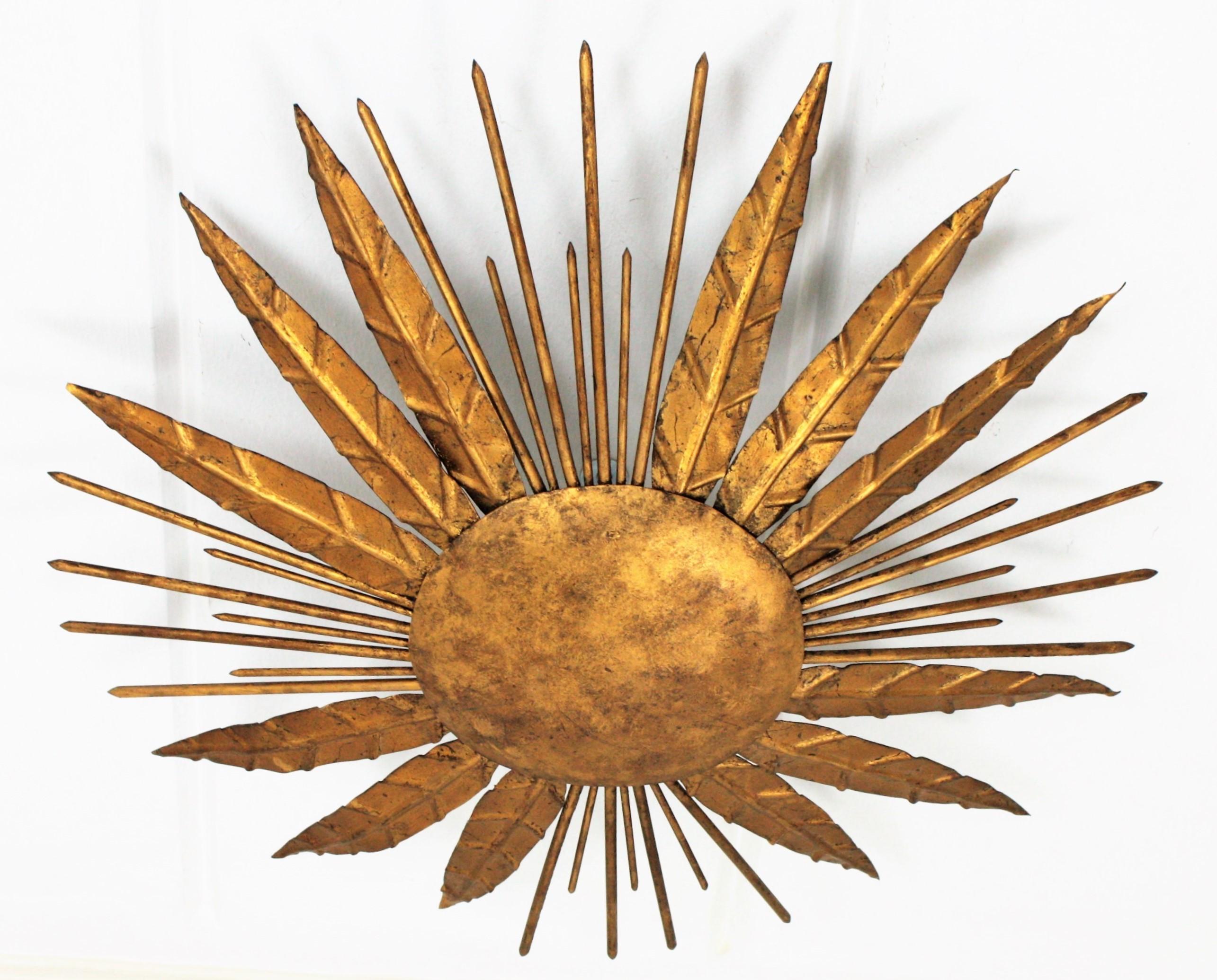 French Sunburst Spikey Light Fixture / Pendant in Gilt Iron, 1940s In Good Condition In Barcelona, ES