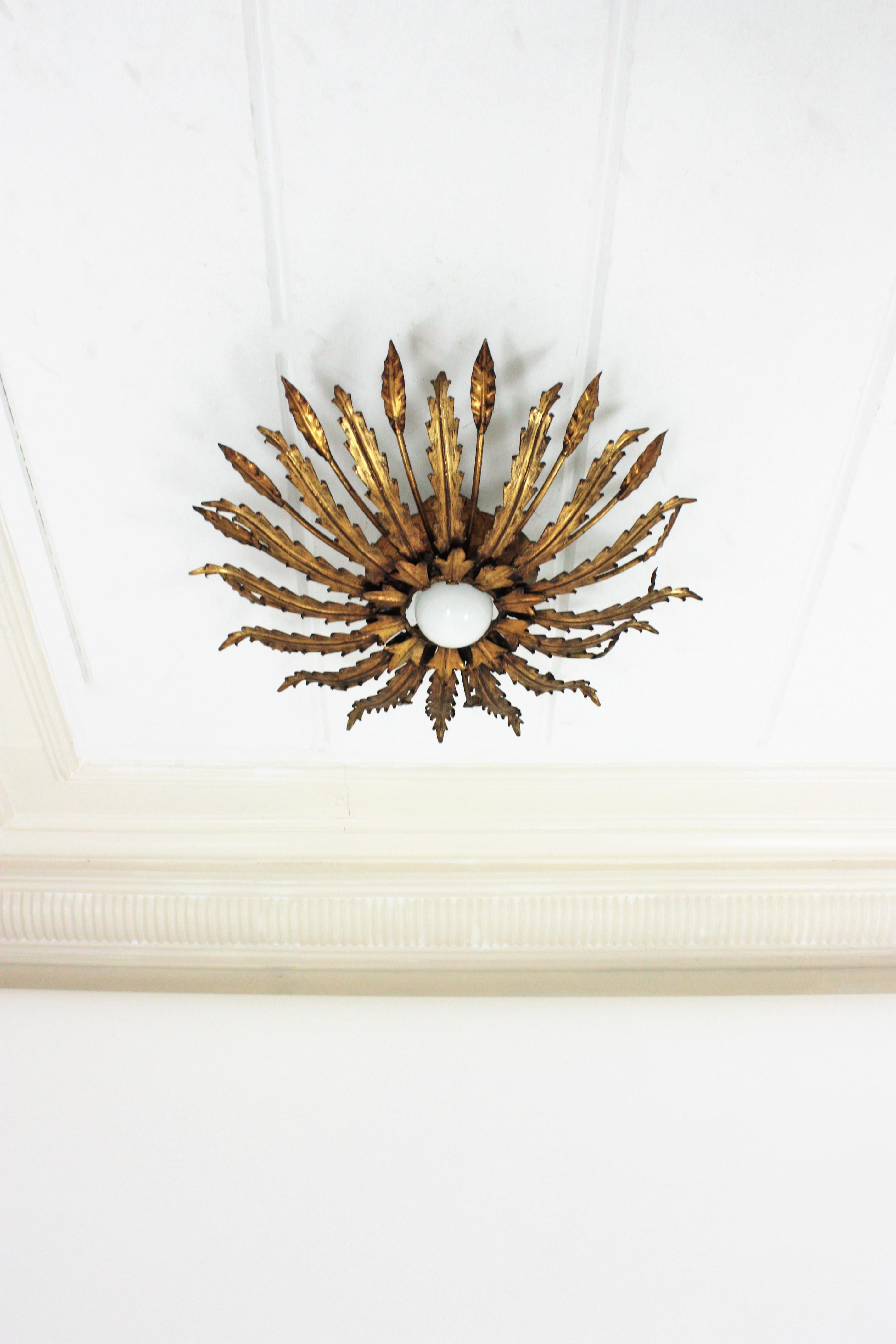 French Sunburst Light Fixture with Leaves Design, Gilt Iron In Good Condition In Barcelona, ES