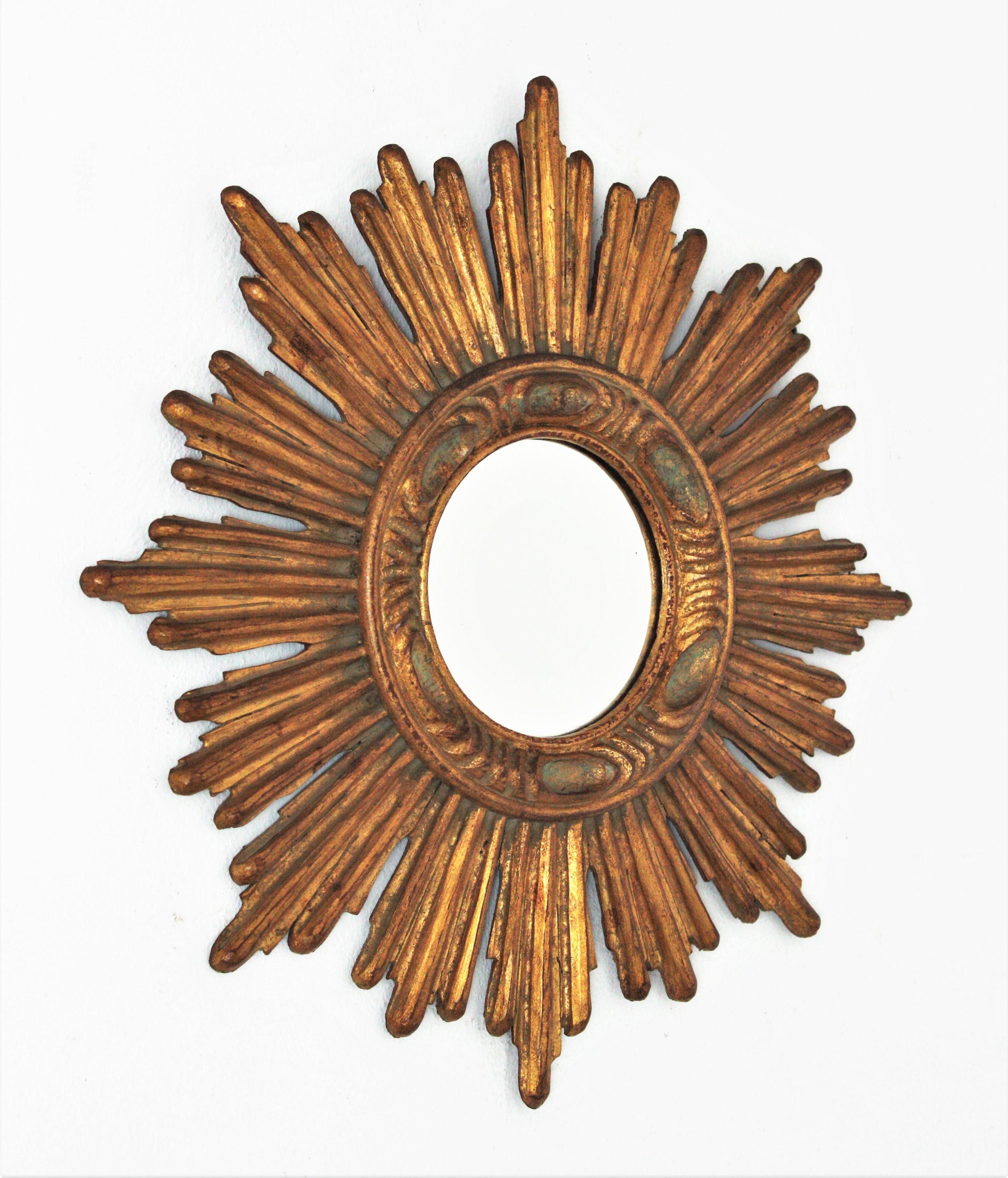 Baroque French Sunburst Mirror in Carved Giltwood, 1940s