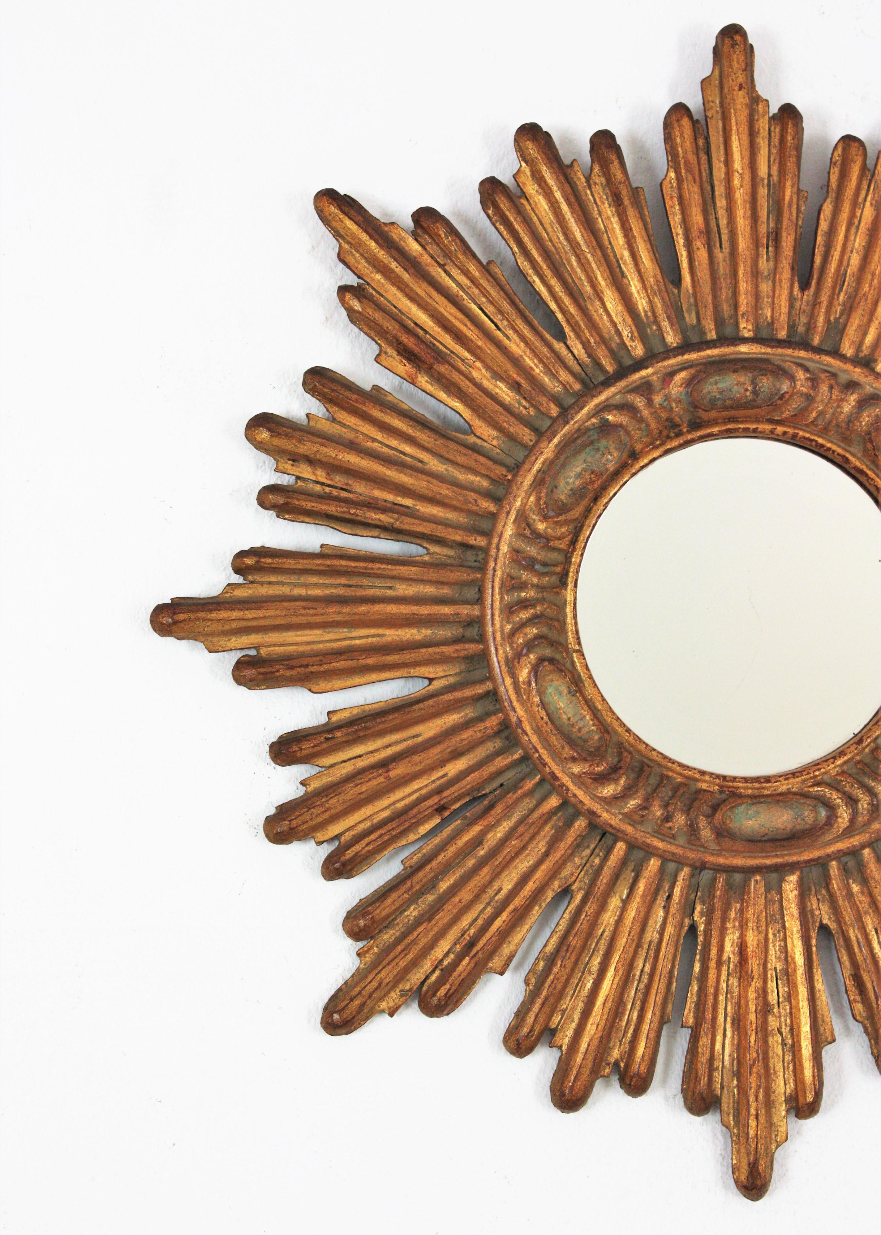 French Sunburst Mirror in Carved Giltwood, 1940s 2