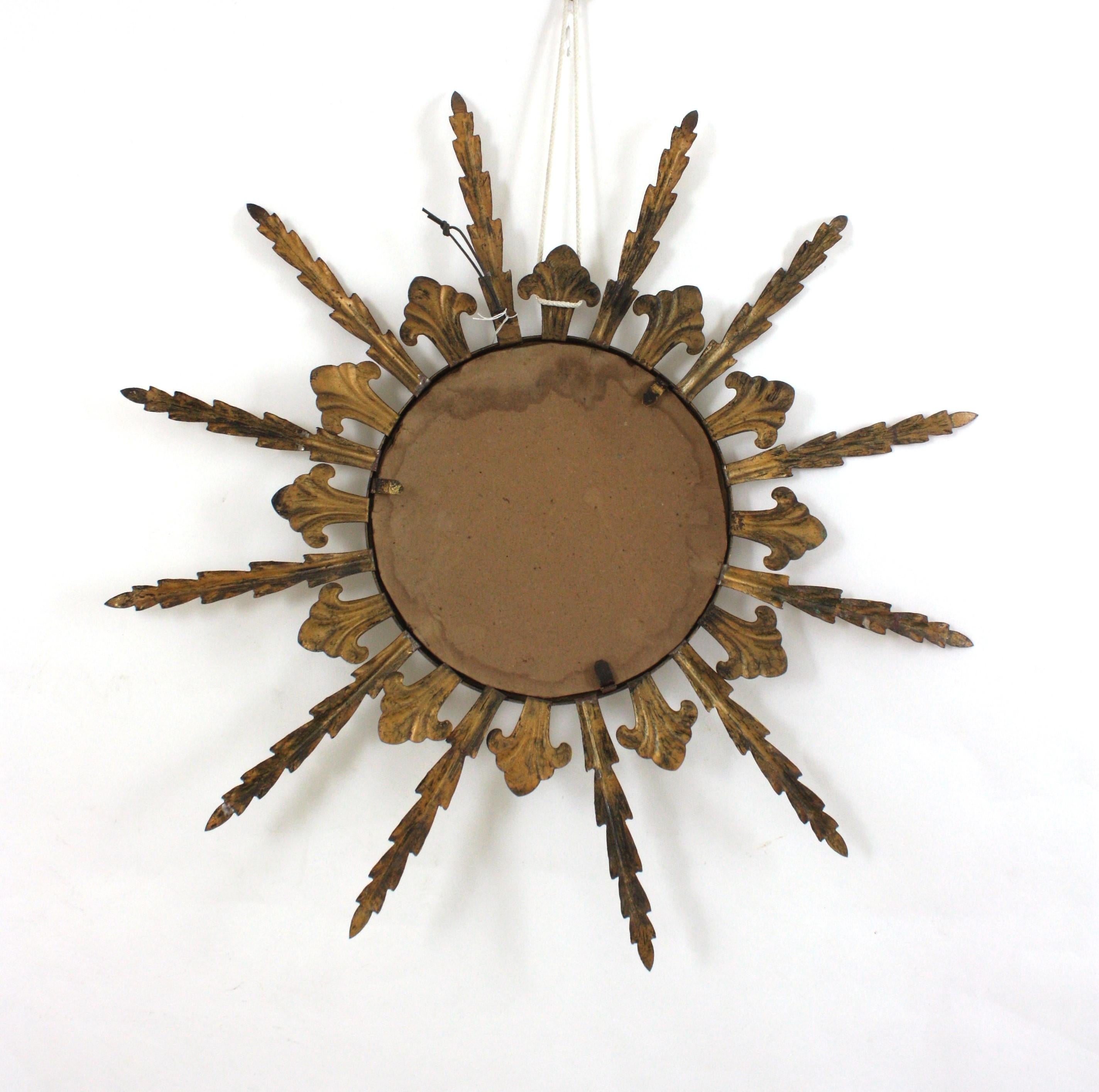 Miroir en fer doré avec verre convexe, années 1950 en vente 3