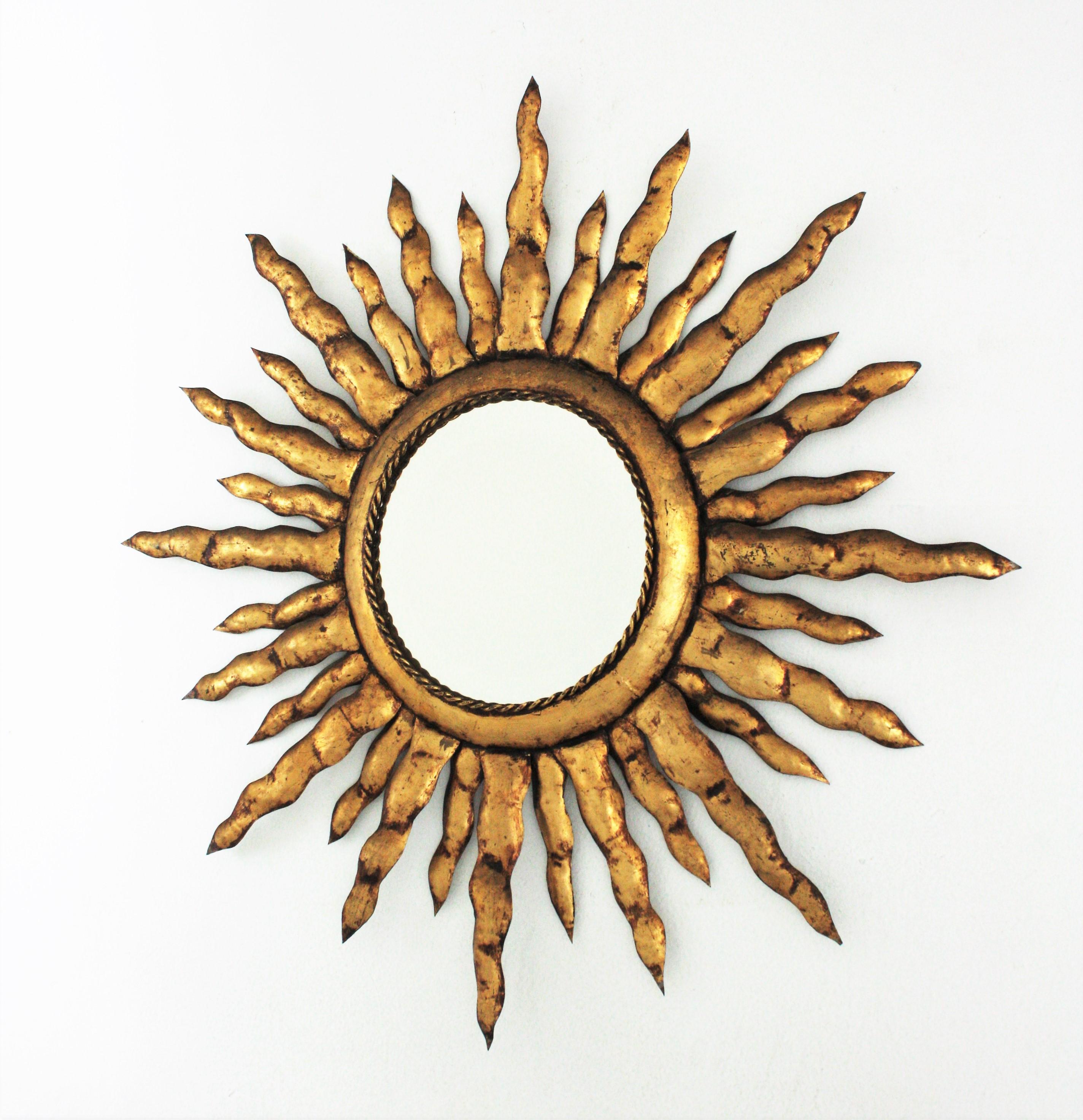French Sunburst Mirror in Gilt Metal, 1950s For Sale 1