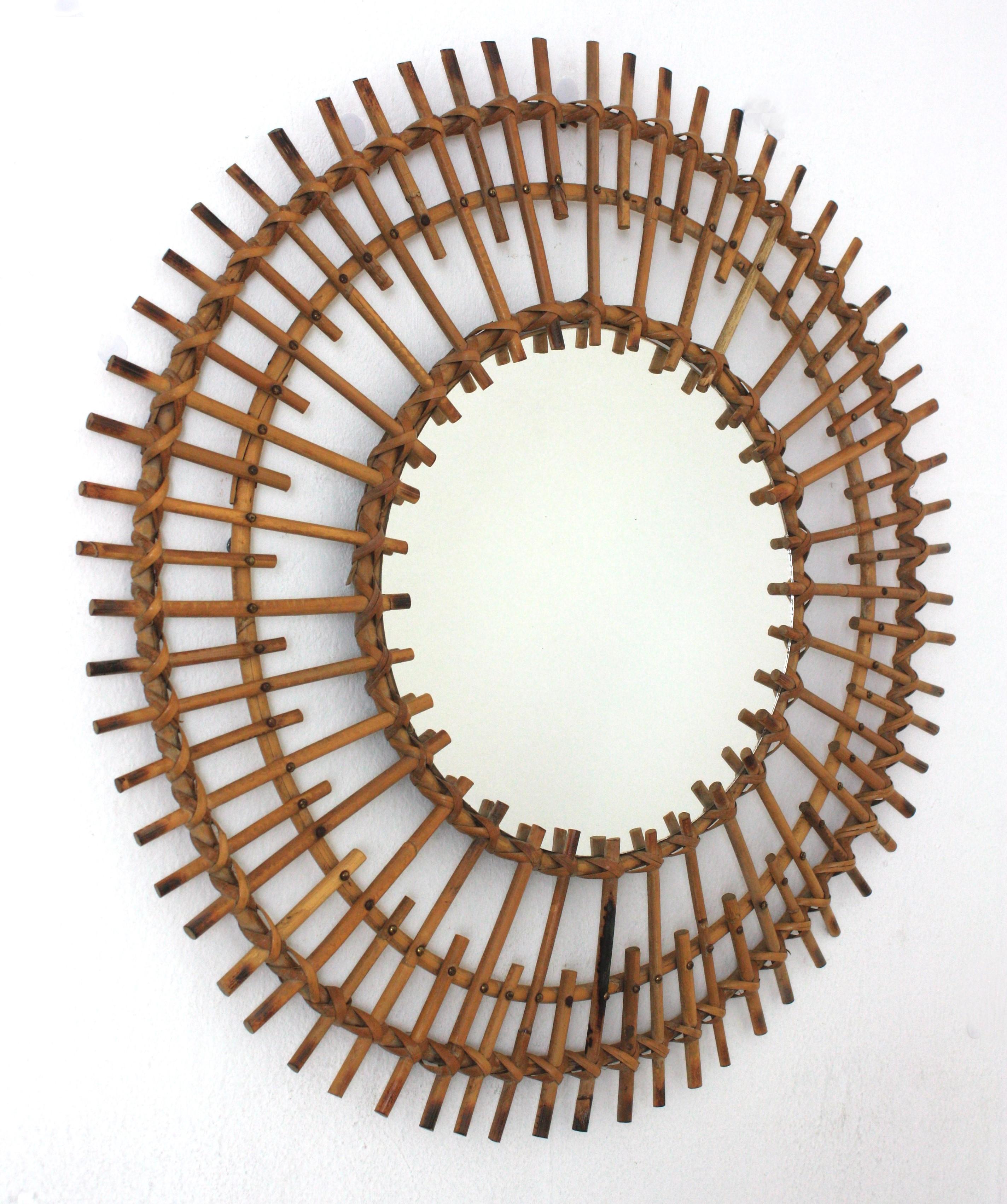 Mid-Century Modern Miroir en rotin double couche en forme de soleil français