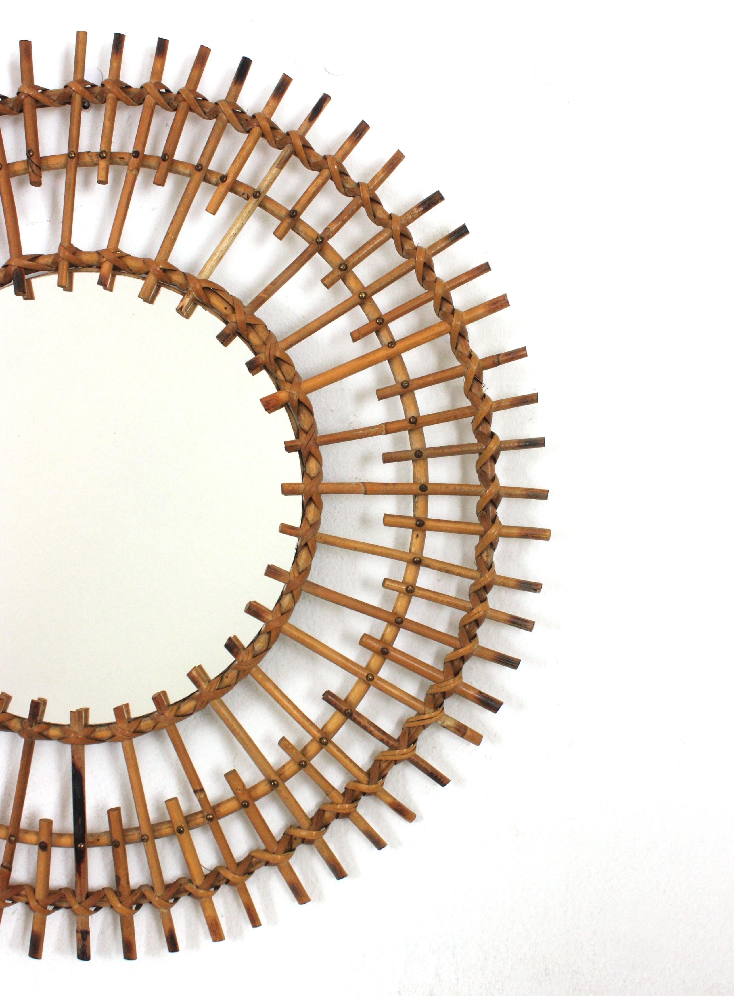 20ième siècle Miroir en rotin double couche en forme de soleil français