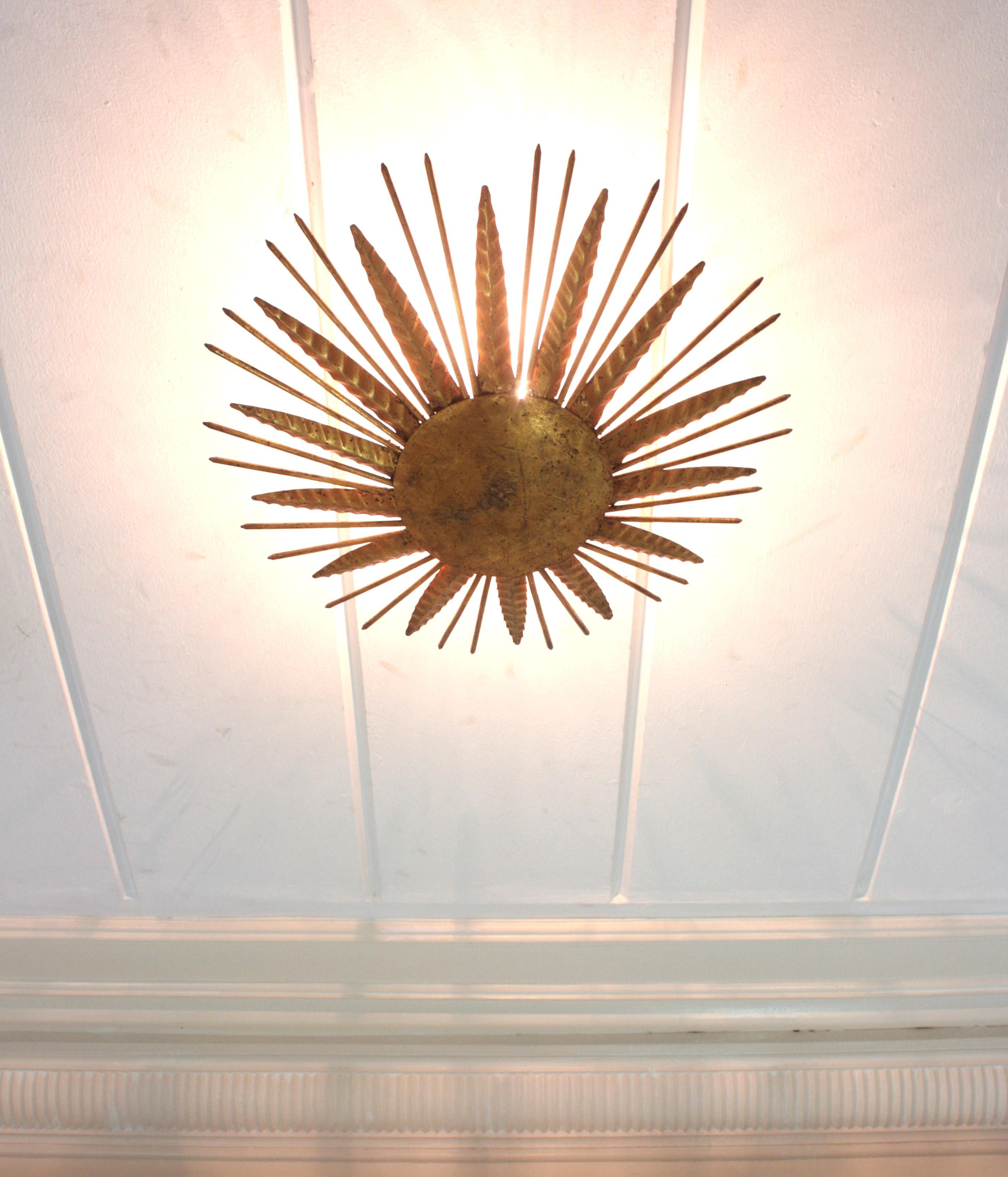 French Sunburst Spikey Light Fixture in Gilt Iron, 1940s In Good Condition For Sale In Barcelona, ES