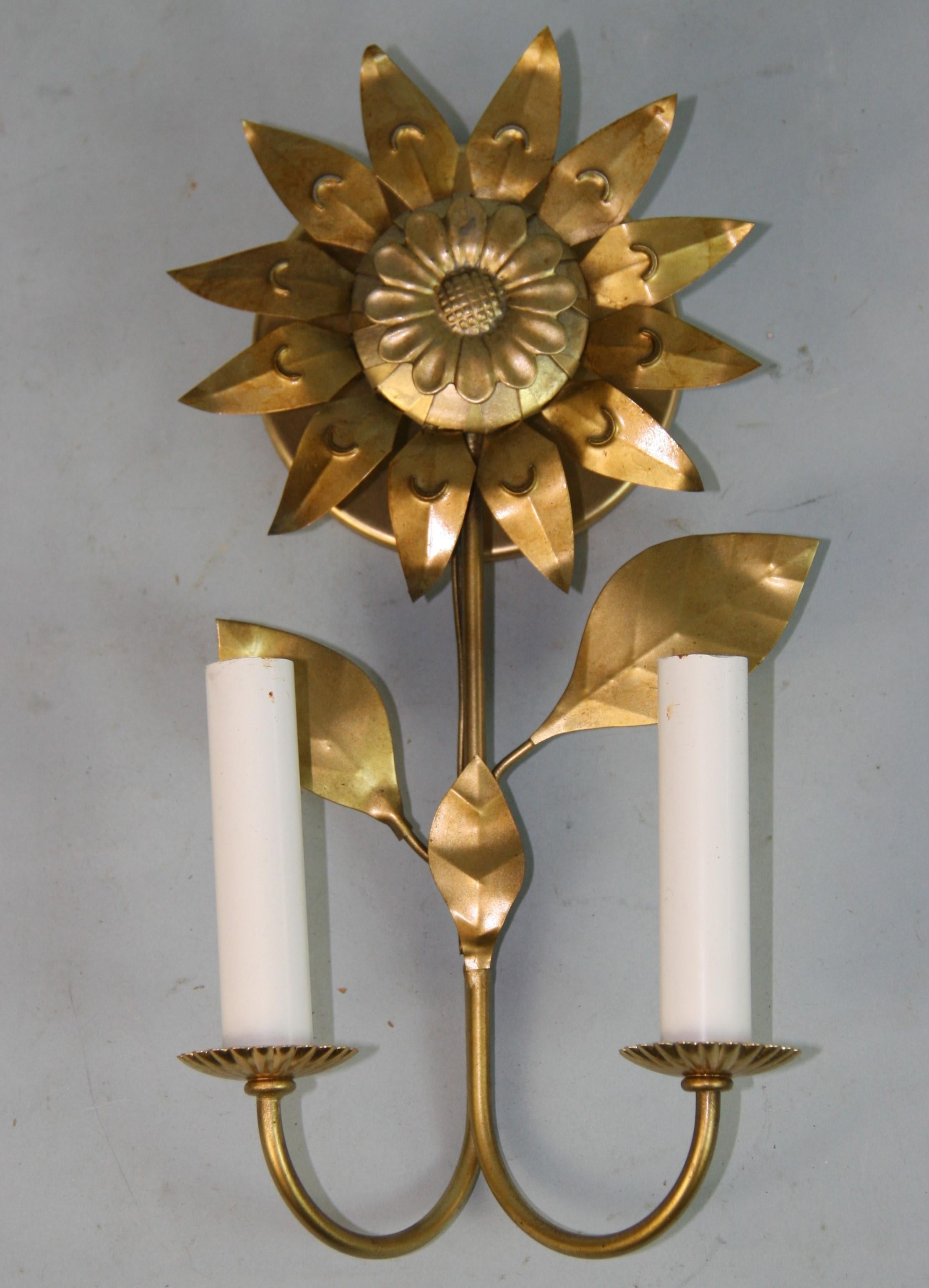 1568 Pair French 2 light sunflower sconces
Takes 40 watt candelabra based bulb
Rewired for US