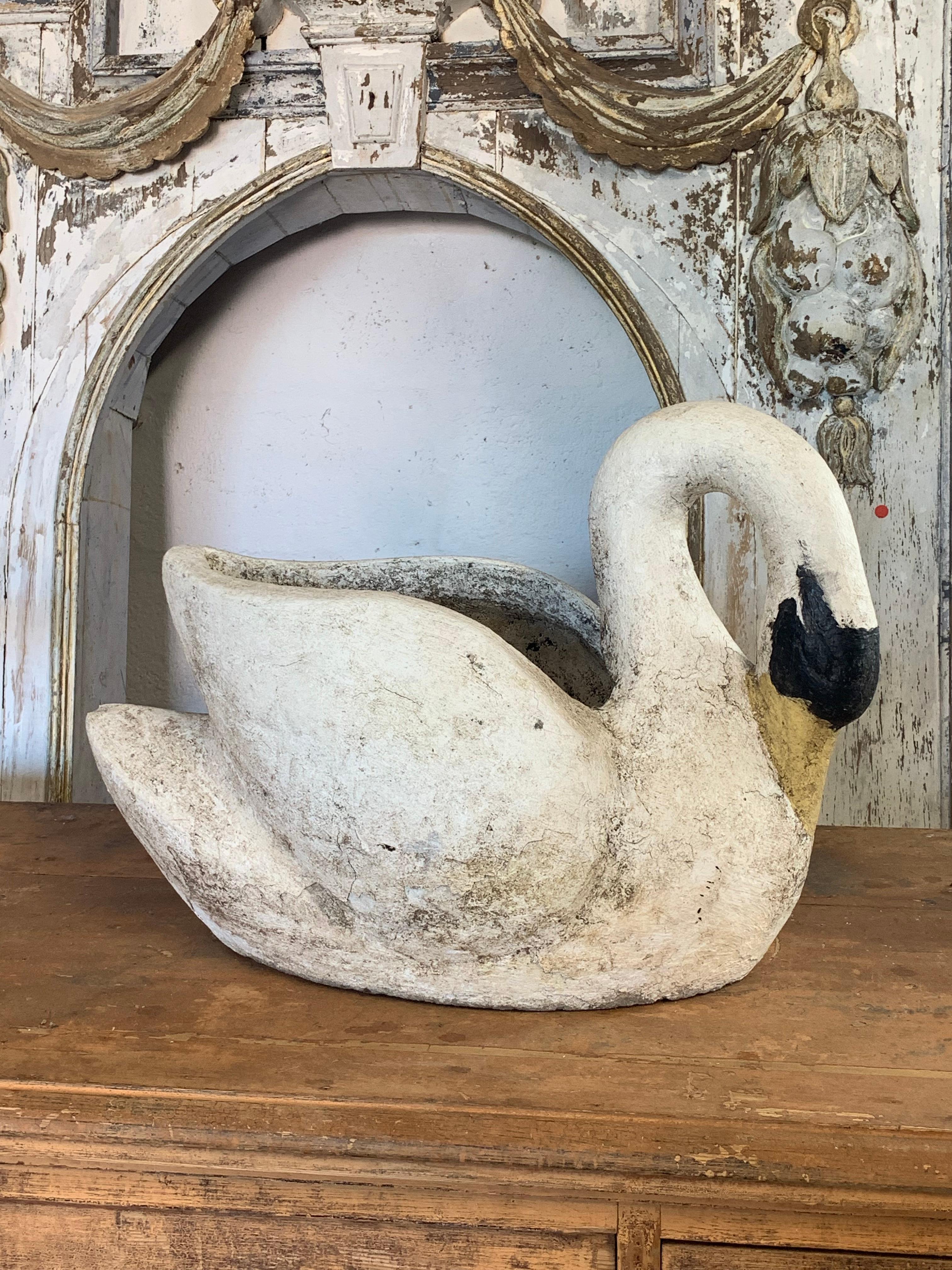 A beautiful mid century French Swan garden planter made from composite stone. It is in good condition with original weathered paint.

Please contact us for a worldwide shipping quote 