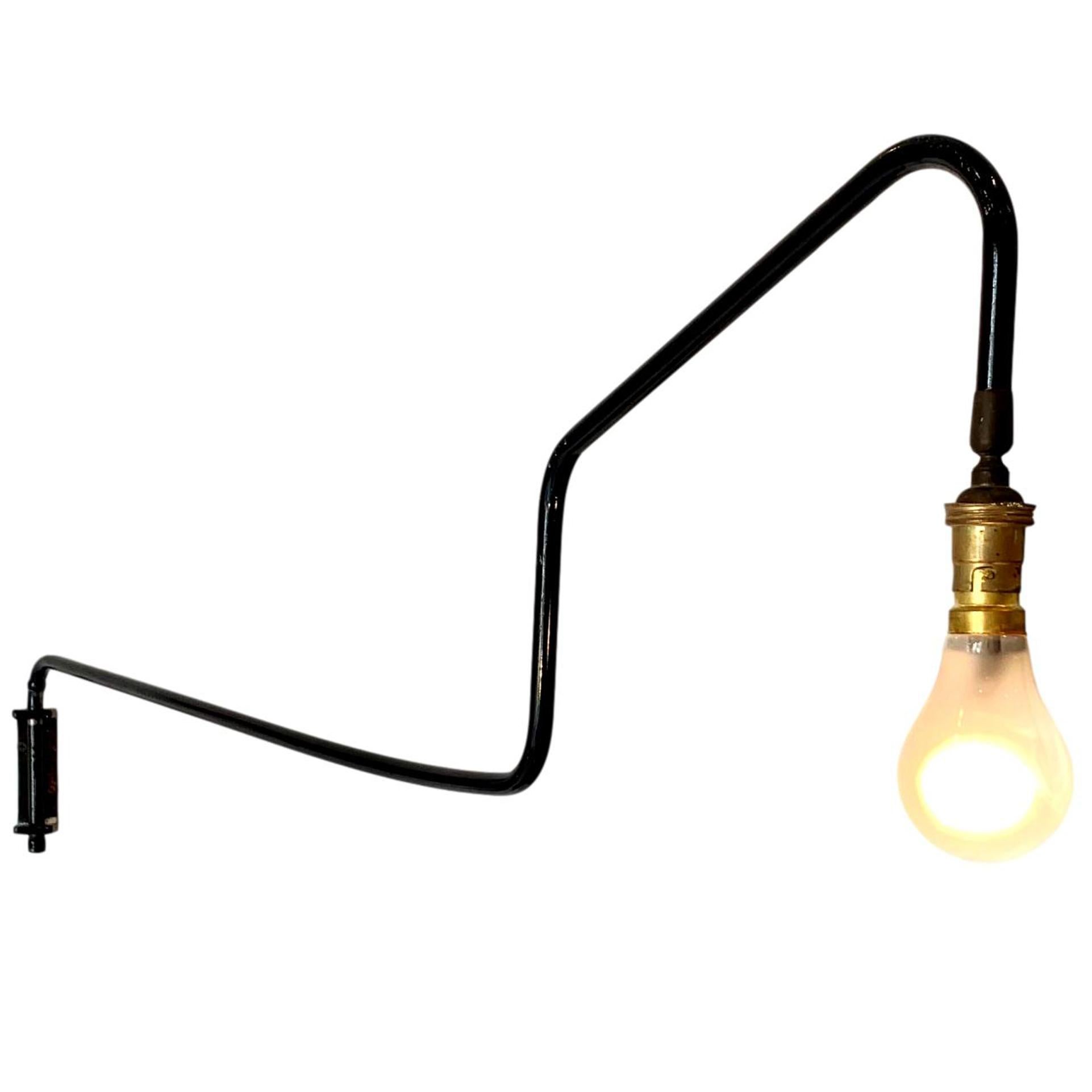 Lampada da parete a braccio oscillante francese