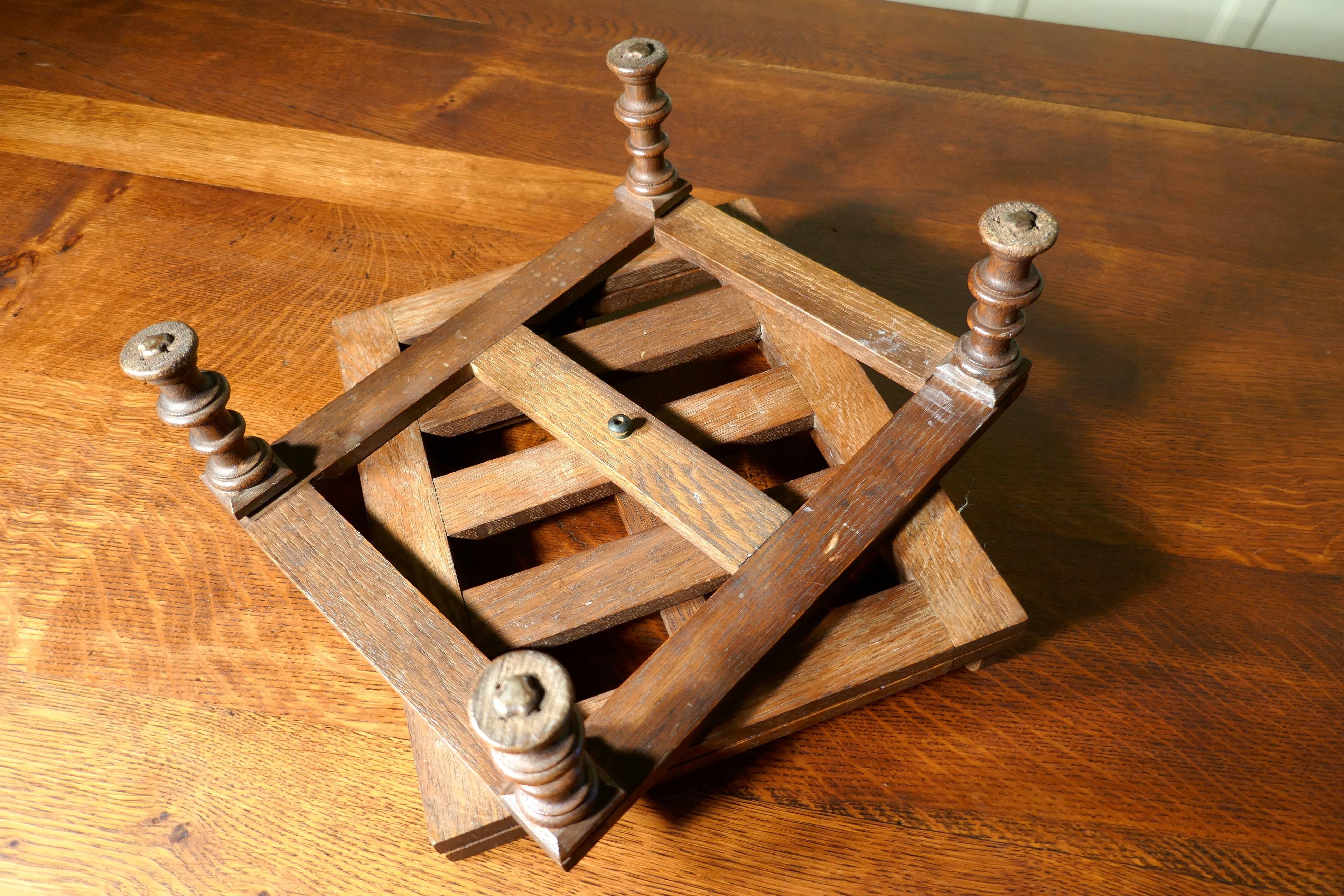 19th Century French Swivelling Oak Book Rest or Music Stand, Lutrin