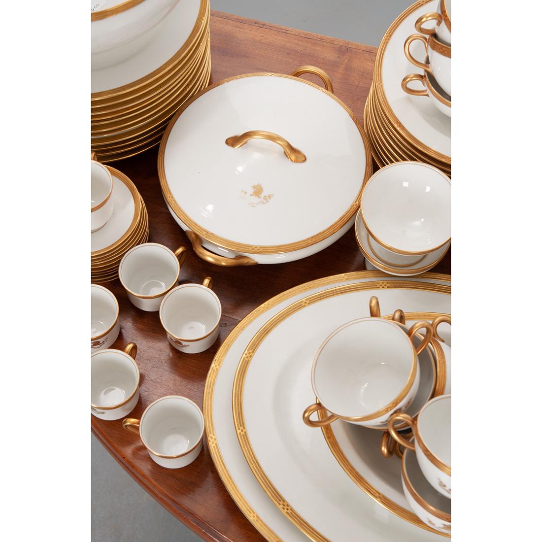 French Syracuse China 132-Piece Parcel Dinner Service 3