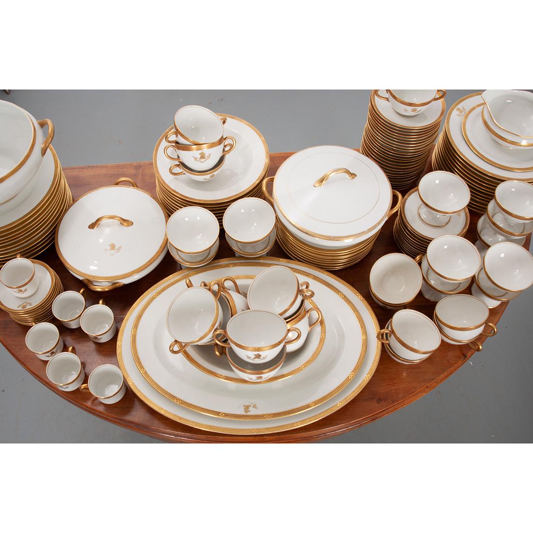 Porcelain French Syracuse China 132-Piece Parcel Dinner Service