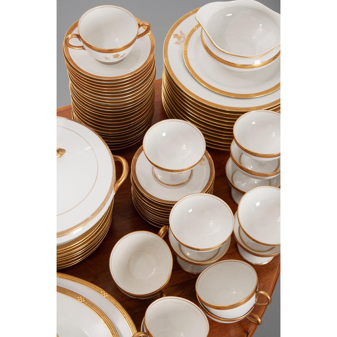 French Syracuse China 132-Piece Parcel Dinner Service 1