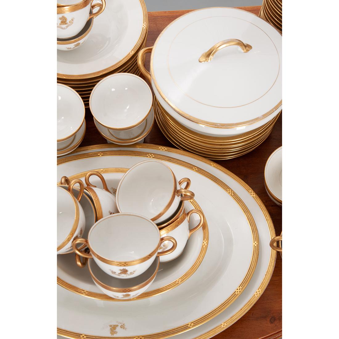 French Syracuse China 132-Piece Parcel Dinner Service 2