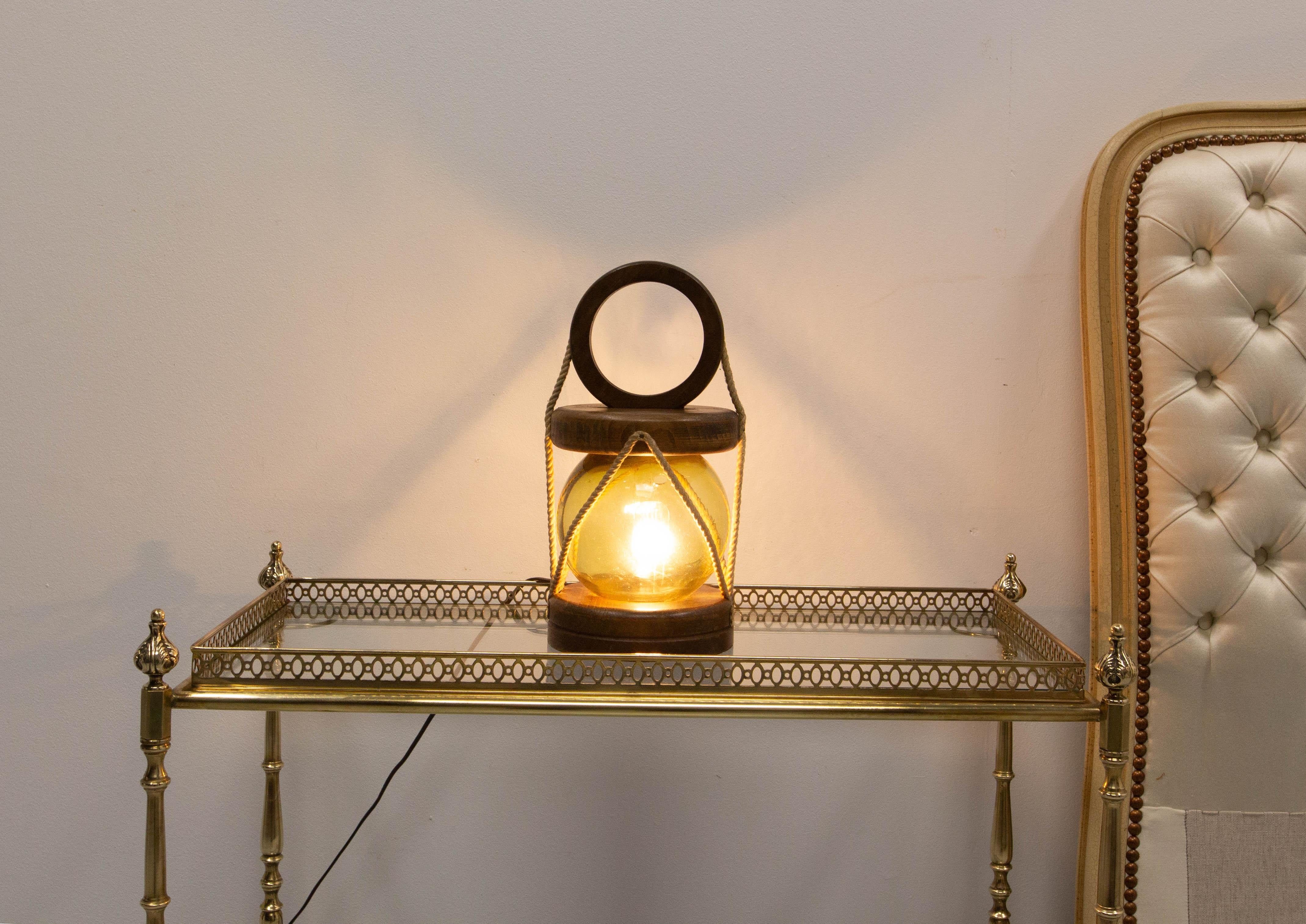 Milieu du XXe siècle Lampe de table française en laiton Wood Glass & String, Mid-Century en vente