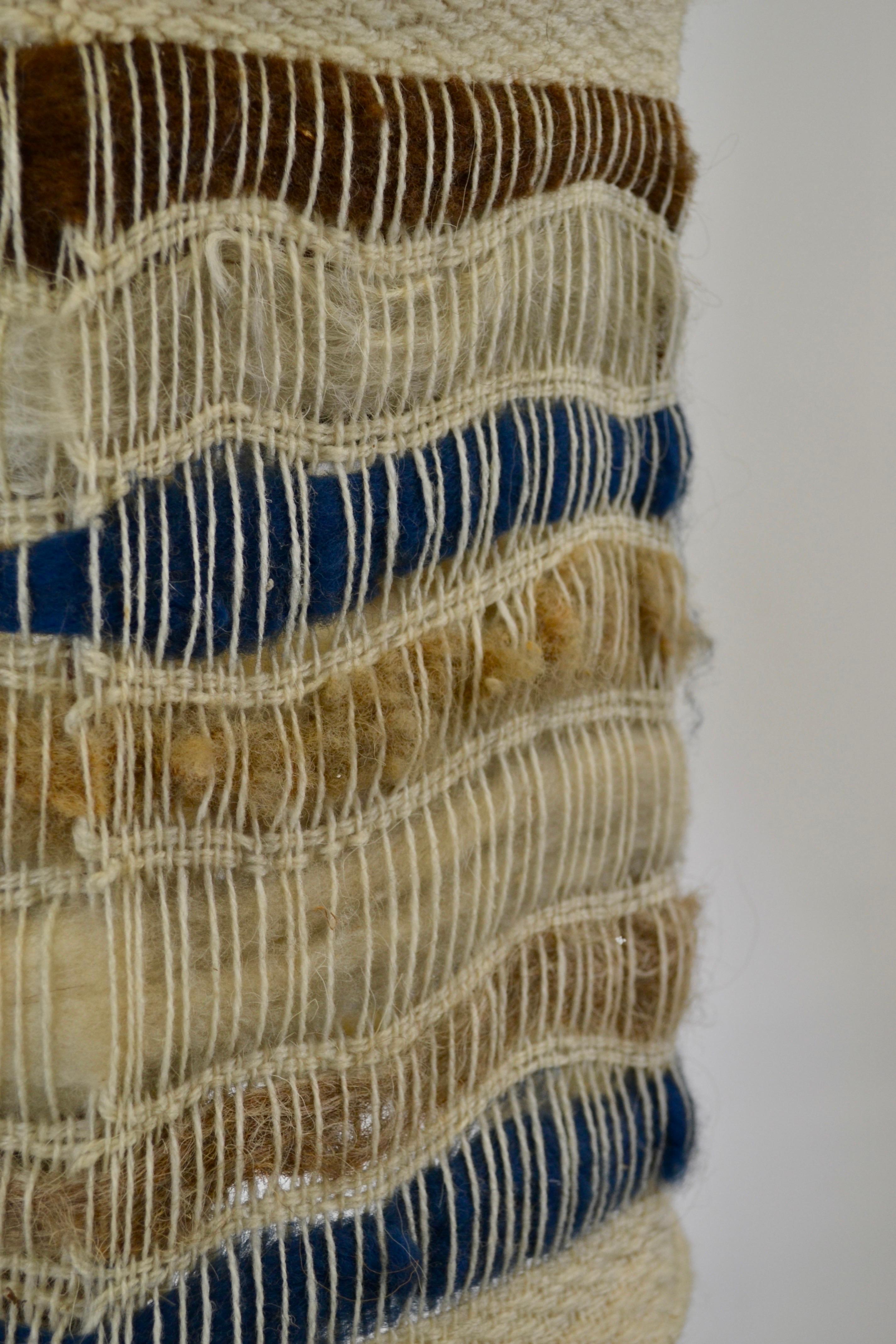 Céramique Lampe de table française de Georges Pelletier, base en céramique et abat-jour en laine - 1970 en vente