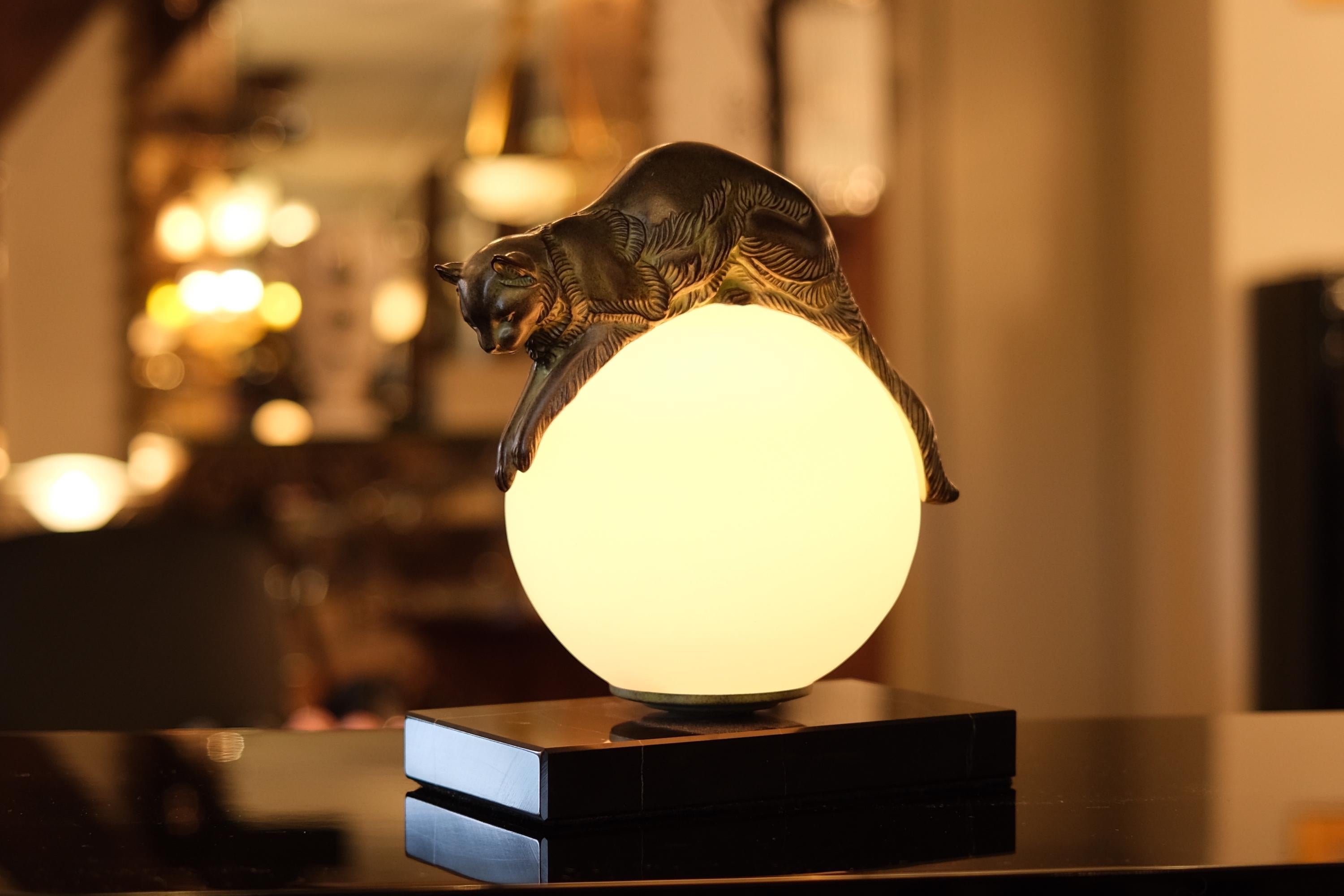 “Équilibré” (French: balanced) 
Cat keeps balance on a lighted glass ball 
Designed in the 1920s by 