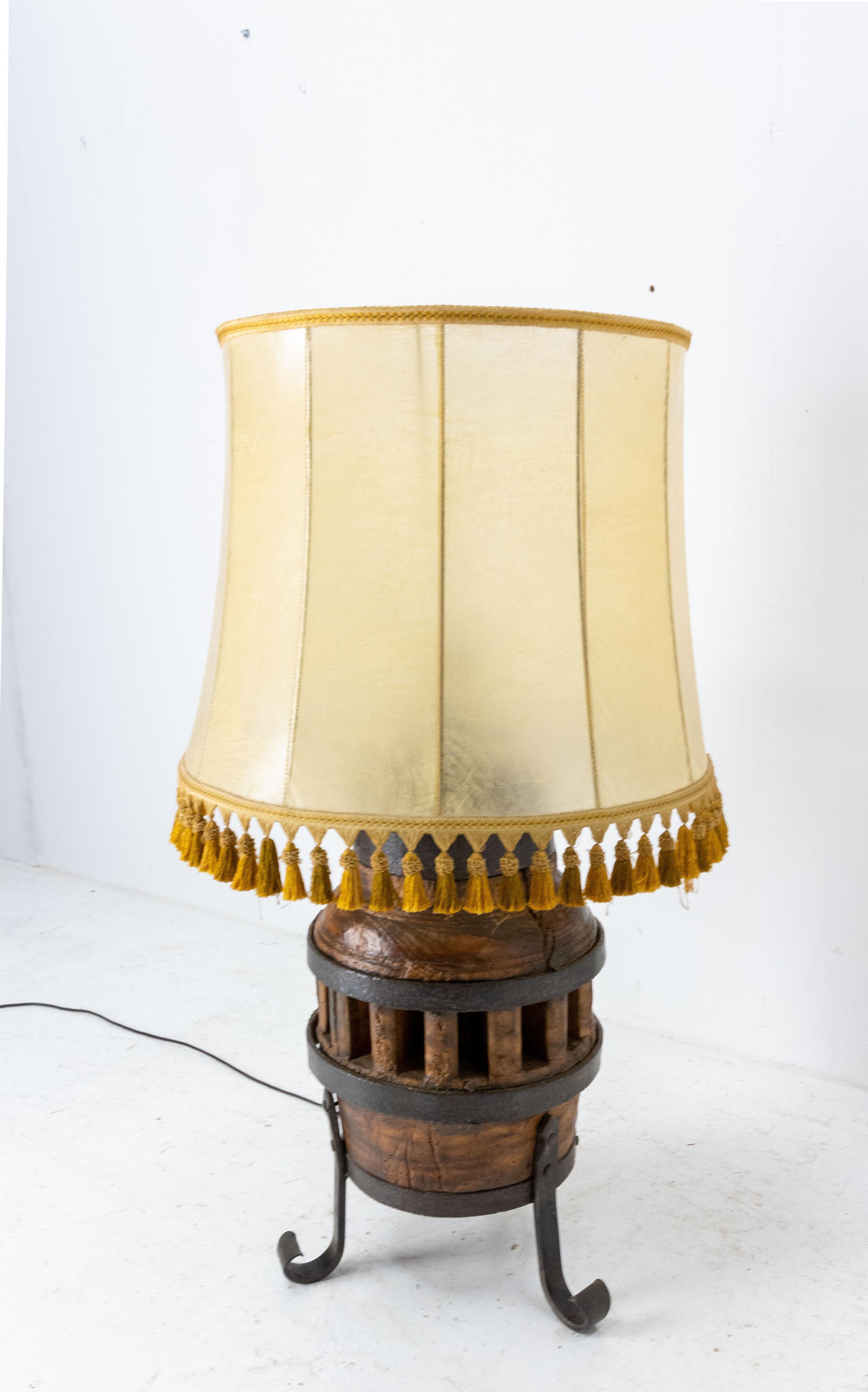 French Table Lamp Hub in the Country Style, Mid-Century For Sale 1