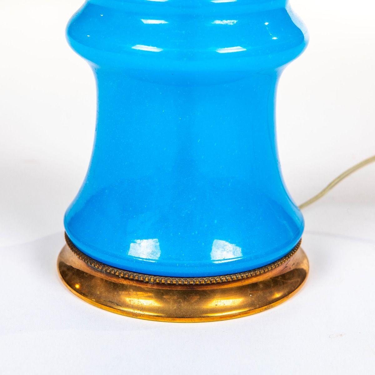XIXe siècle Lampe de table française en verre opalin bleu, style Napoléon III en vente