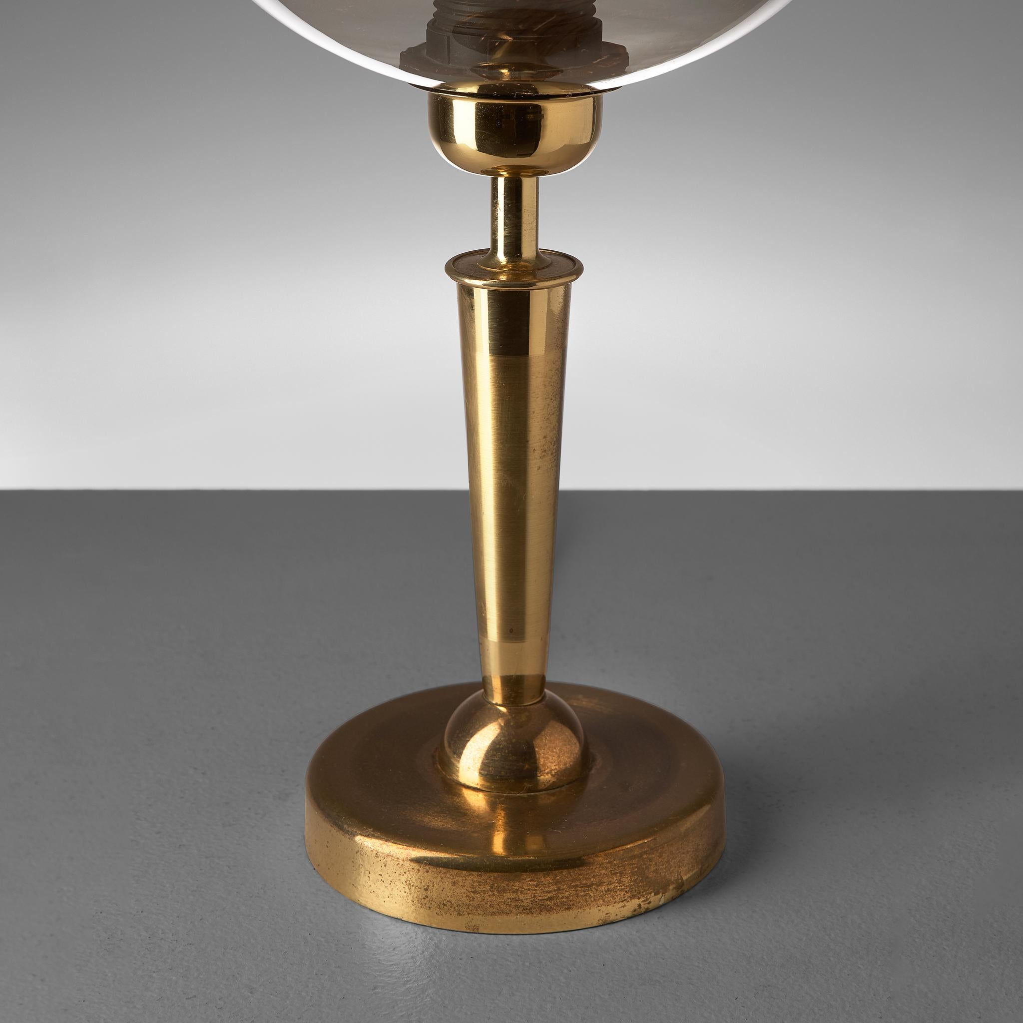 French Table Lamp in Brass and Smoked Glass  In Good Condition For Sale In Waalwijk, NL