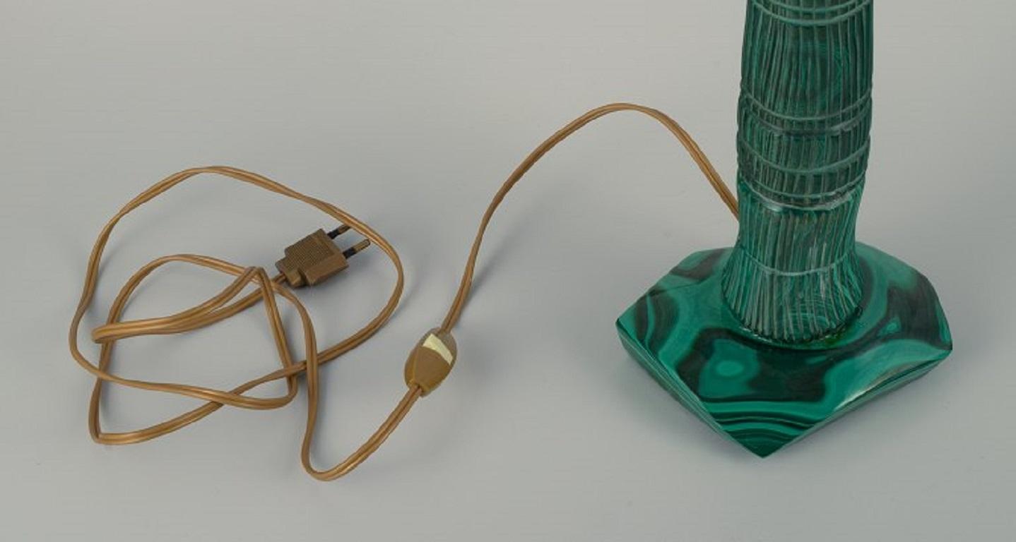 Lampe de bureau française en malachite, milieu du 20e siècle en vente 1